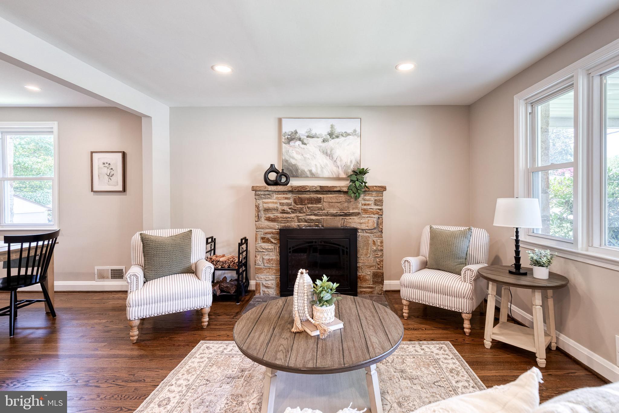 COLONIAL GARDENS - Residential