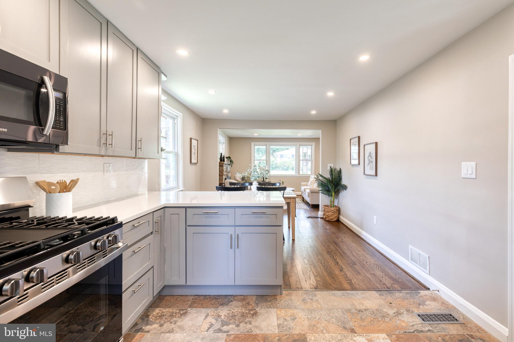 COLONIAL GARDENS - Residential