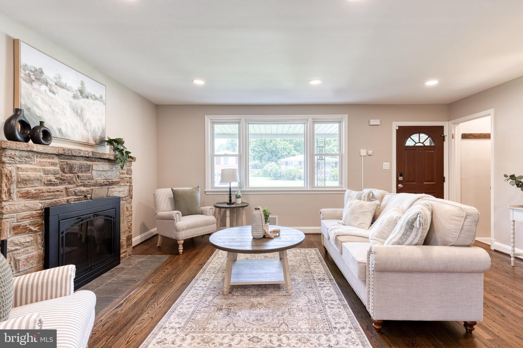 COLONIAL GARDENS - Residential