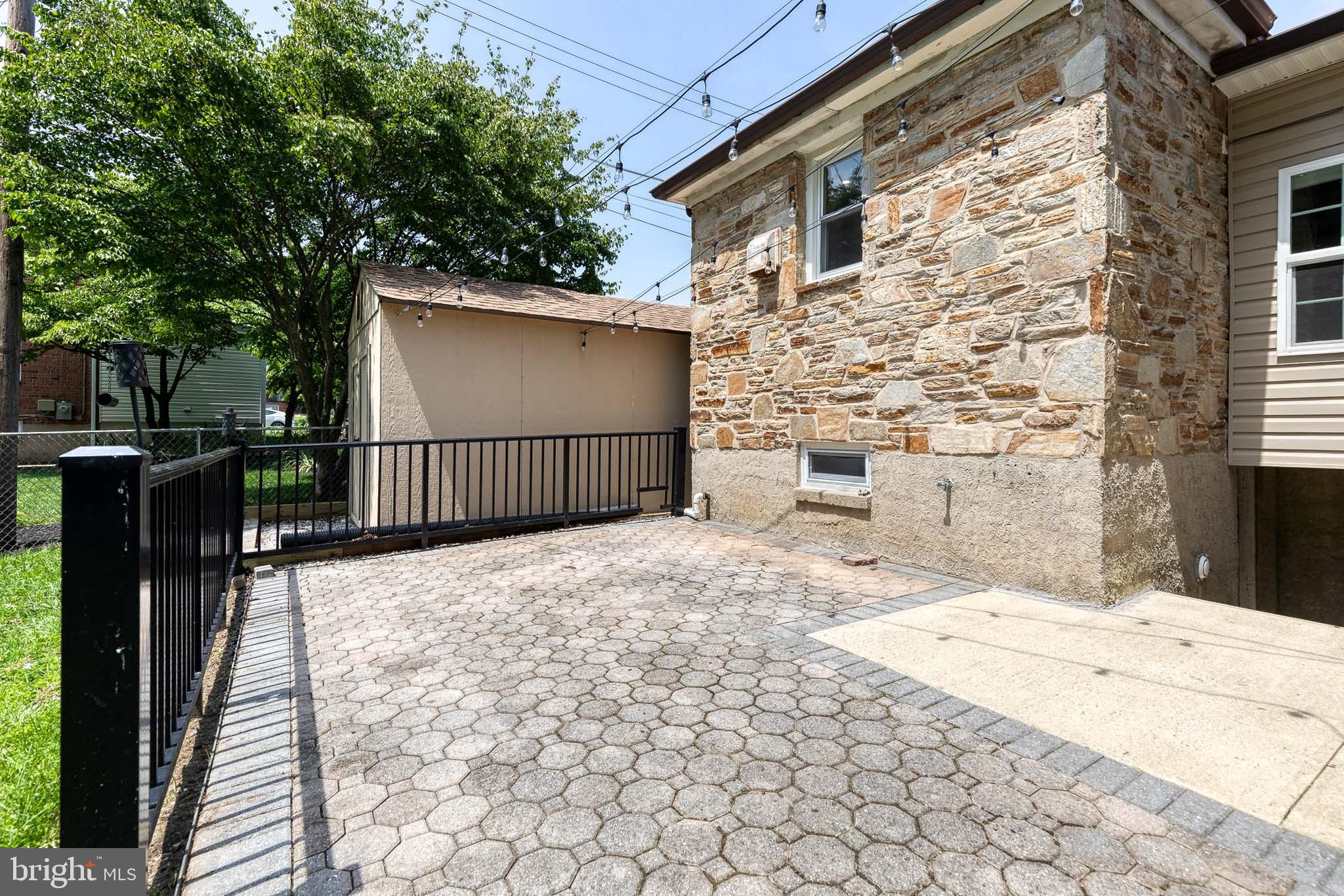 COLONIAL GARDENS - Residential