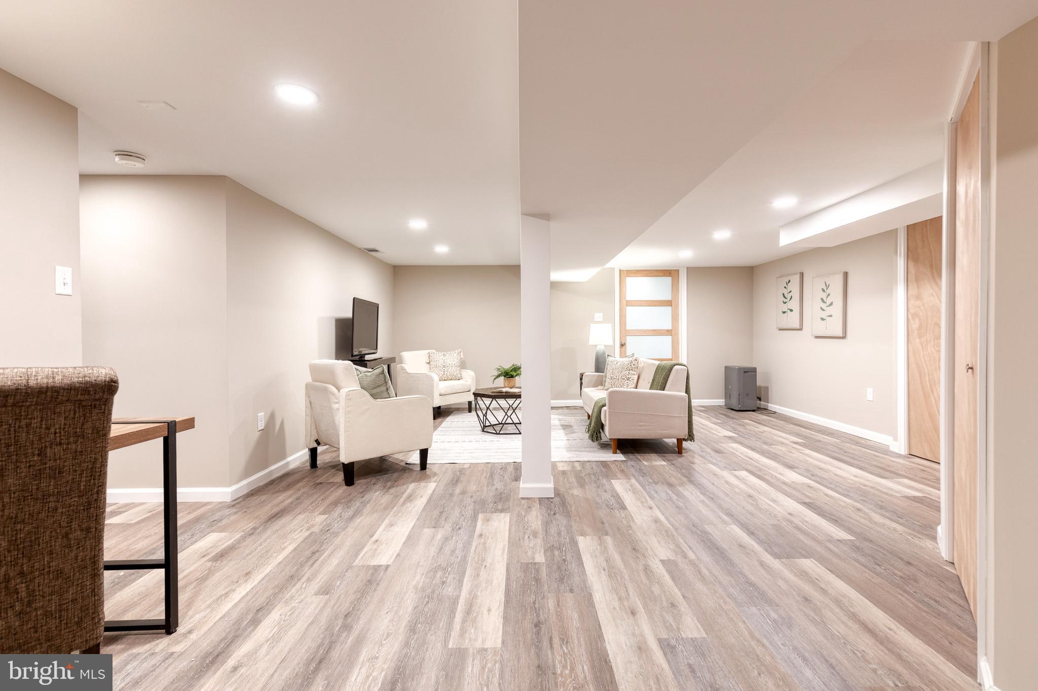 COLONIAL GARDENS - Residential