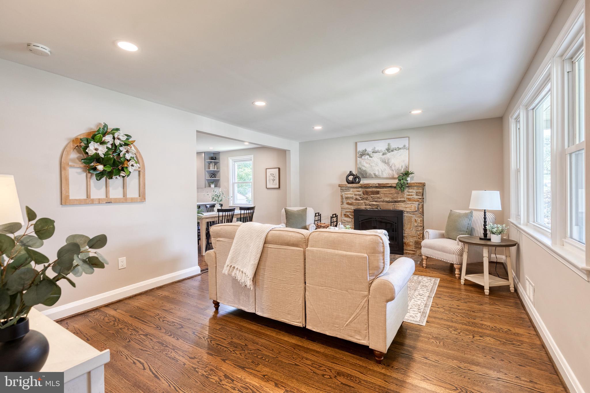 COLONIAL GARDENS - Residential