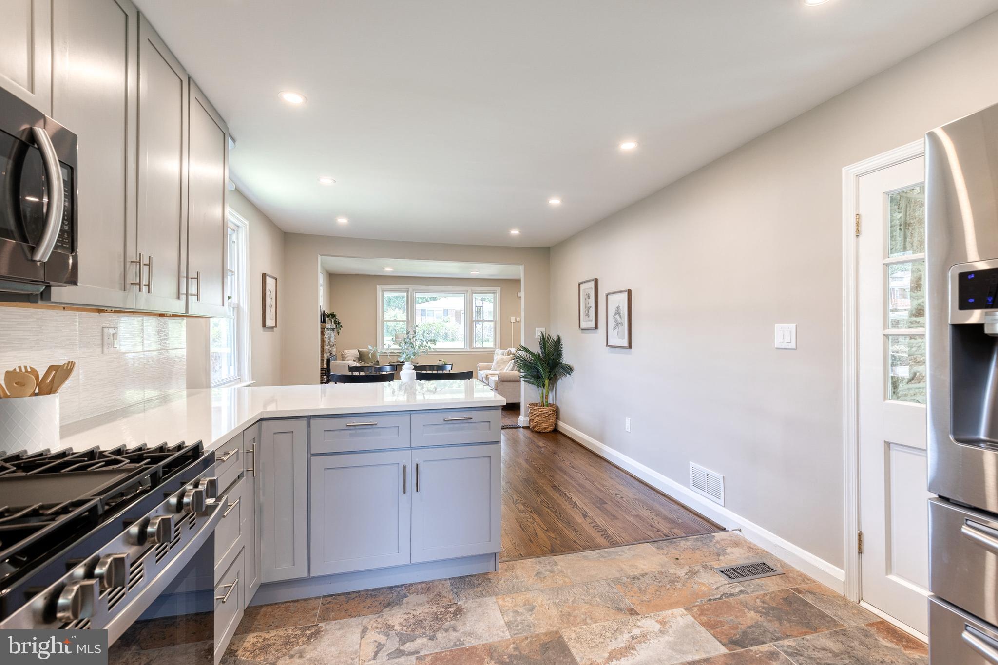 COLONIAL GARDENS - Residential