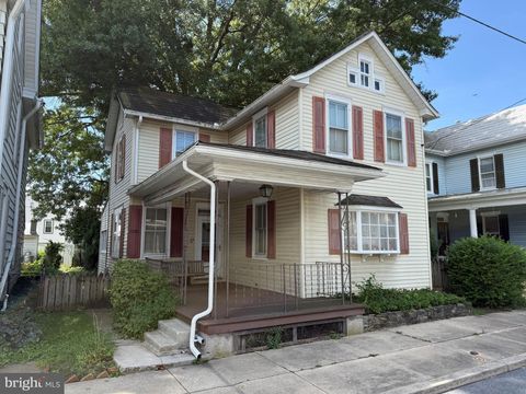 Photo of 128 E New Street, LITITZ, PA 17543 (MLS # PALA2075778)