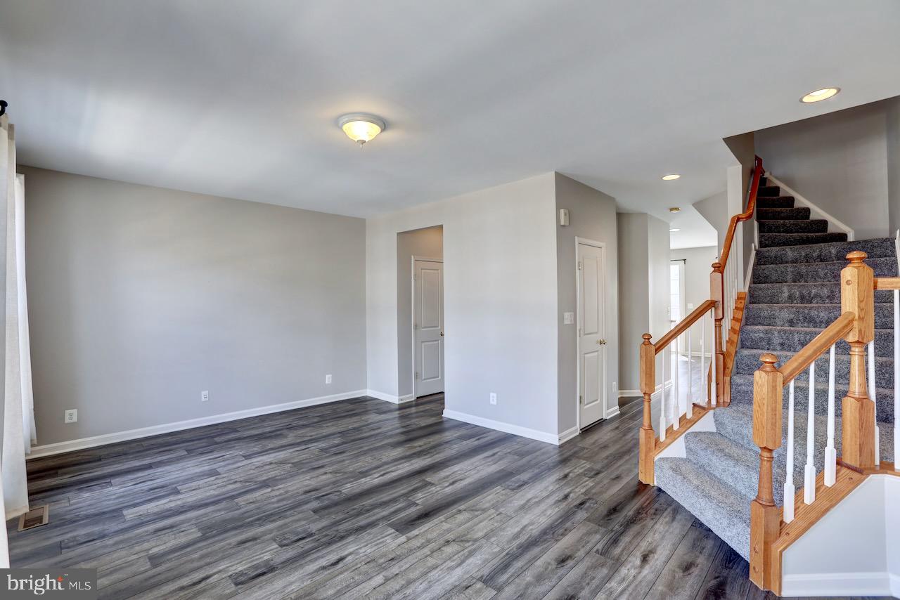 BROADLANDS SOUTH - Residential Lease