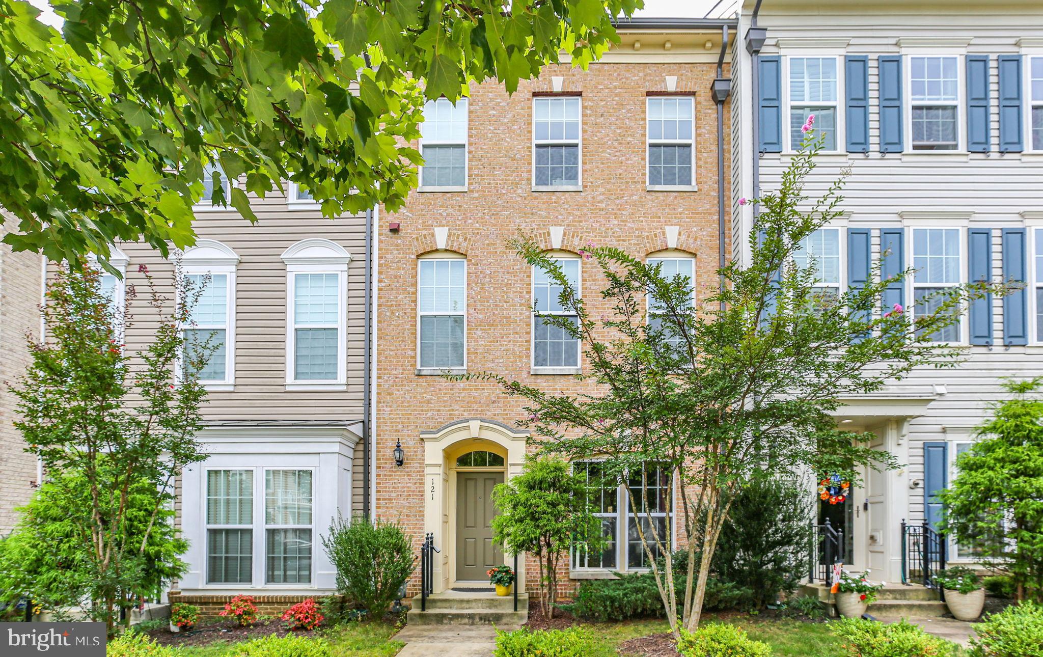 121 ALMOND DRIVE