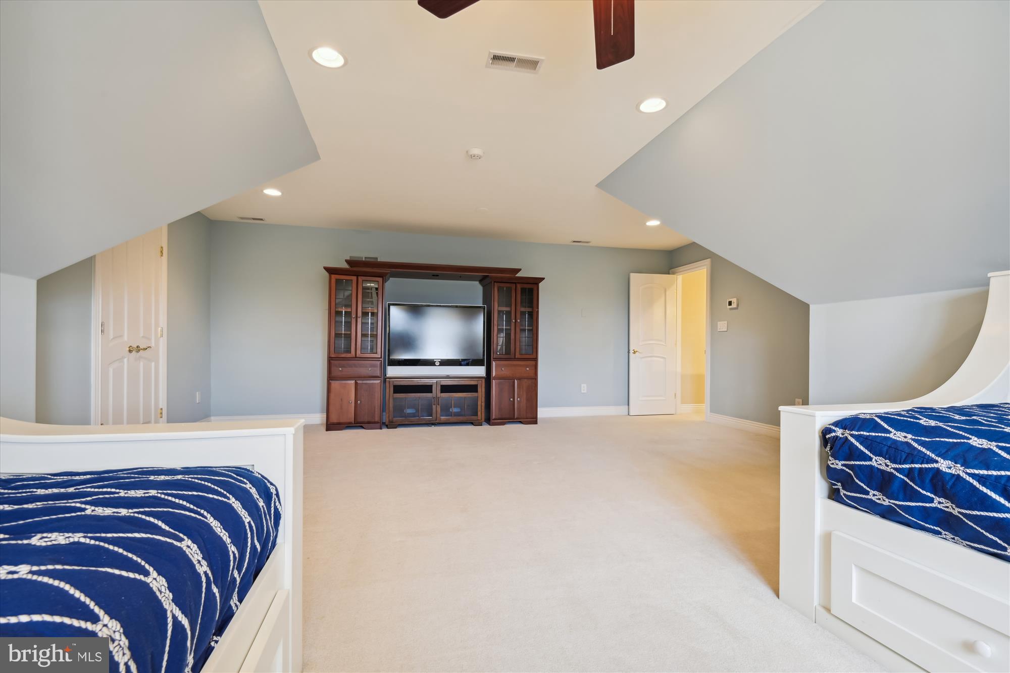 NICHOLSONS MANOR - Residential