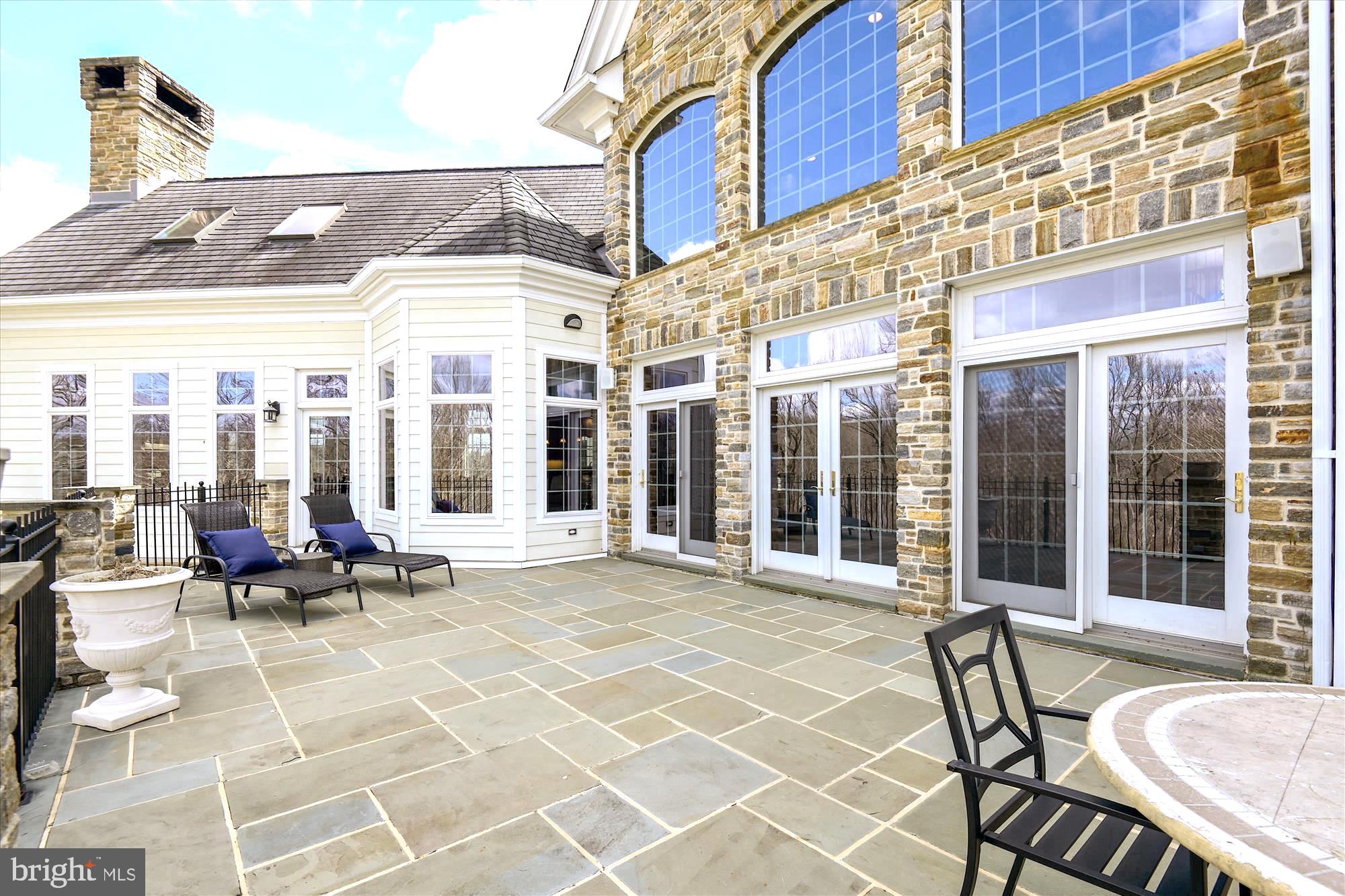 NICHOLSONS MANOR - Residential