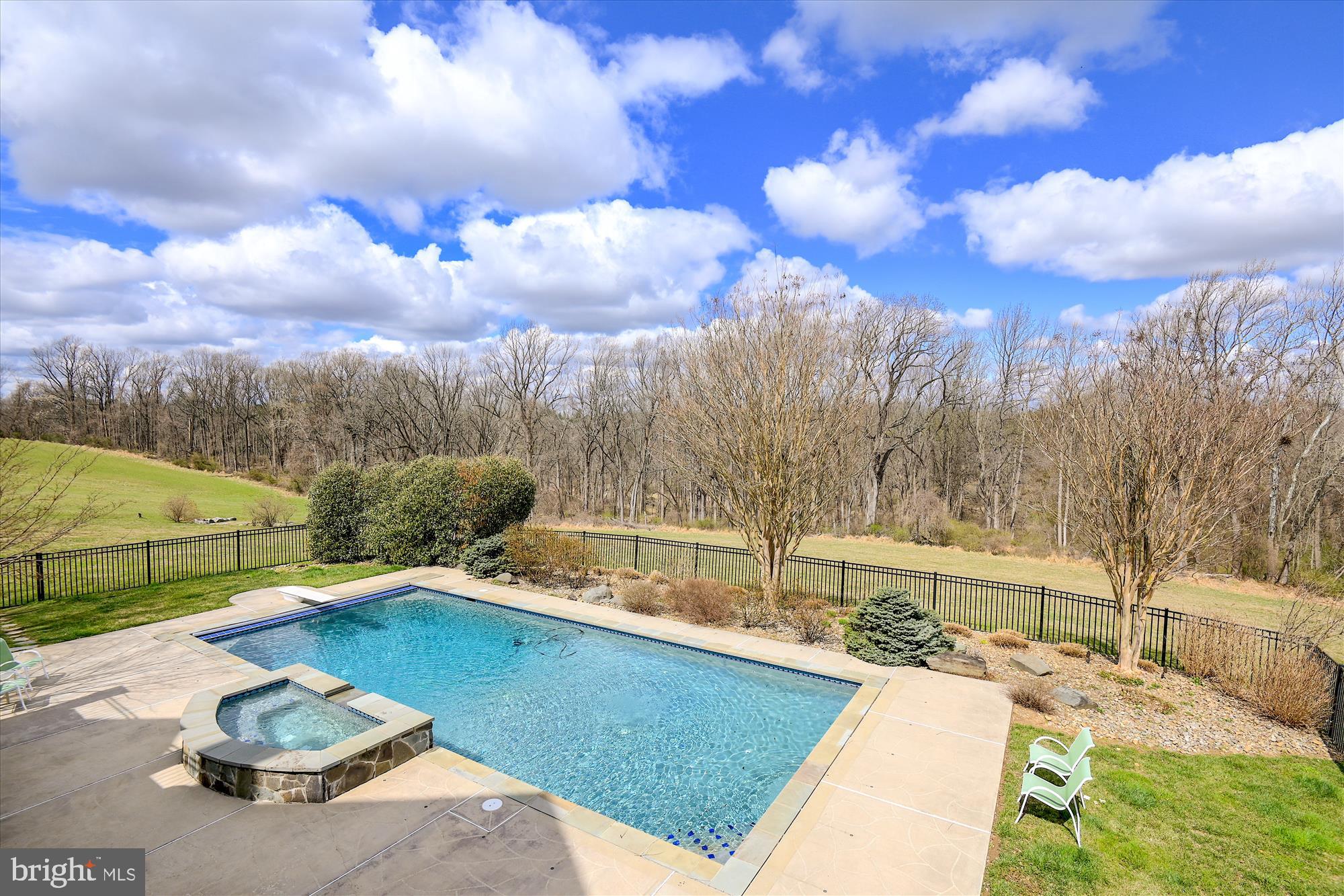 NICHOLSONS MANOR - Residential