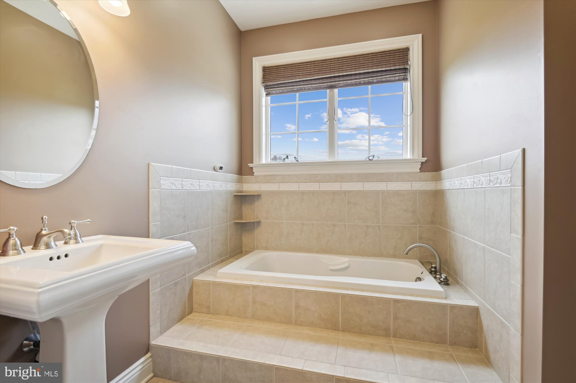 NICHOLSONS MANOR - Residential