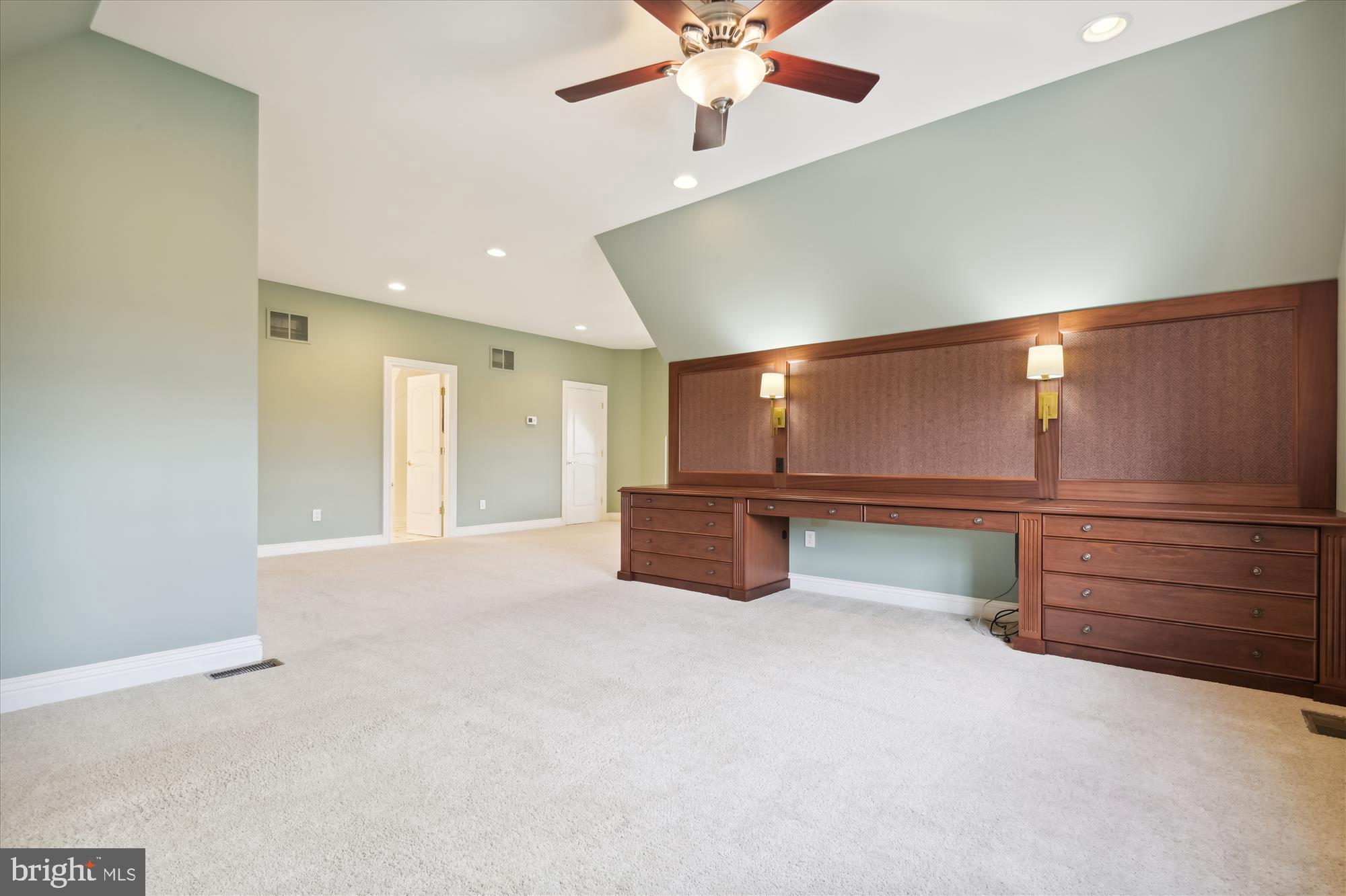 NICHOLSONS MANOR - Residential