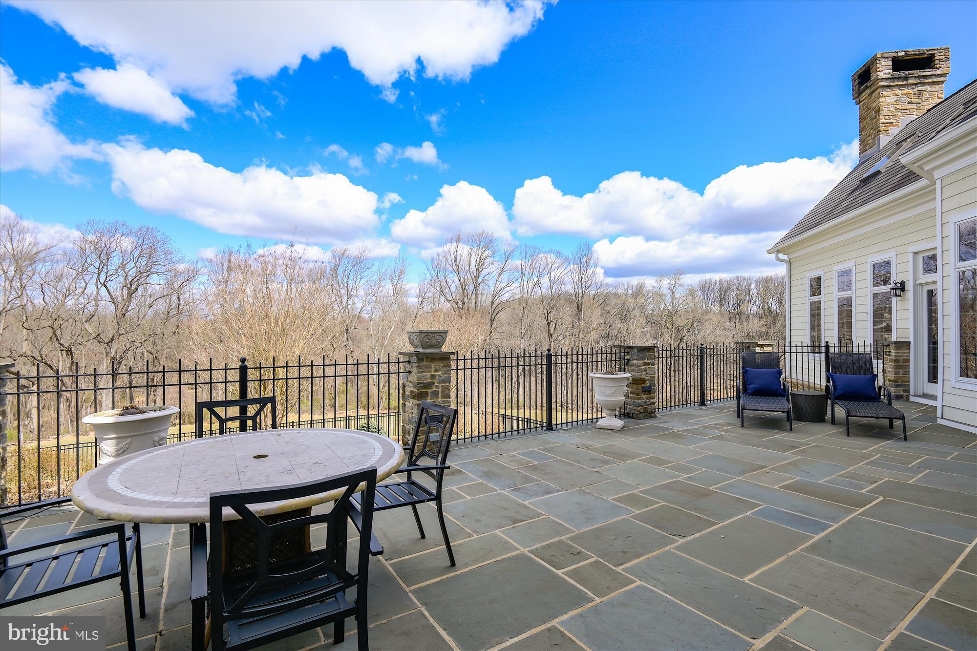 NICHOLSONS MANOR - Residential