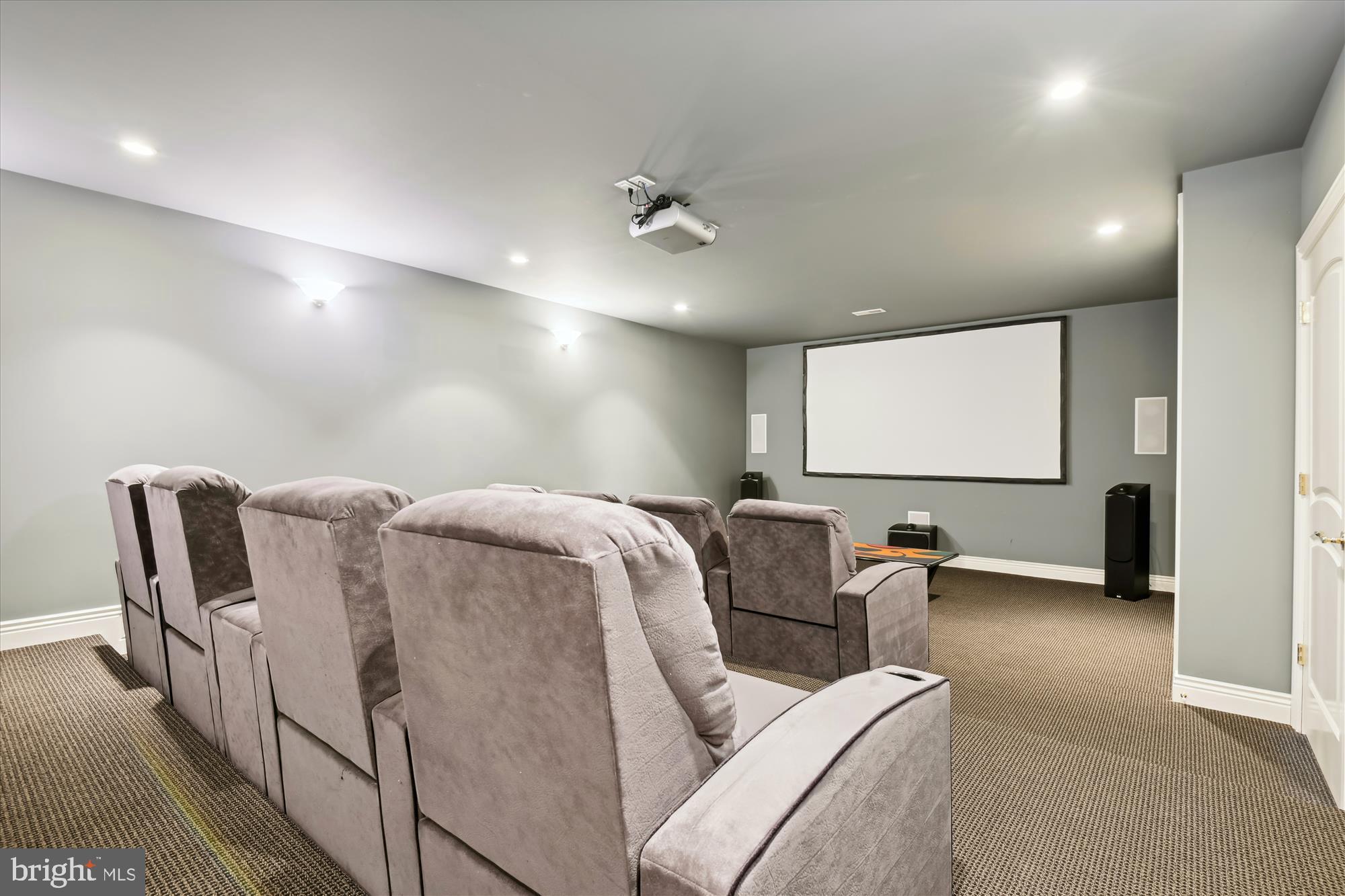 NICHOLSONS MANOR - Residential