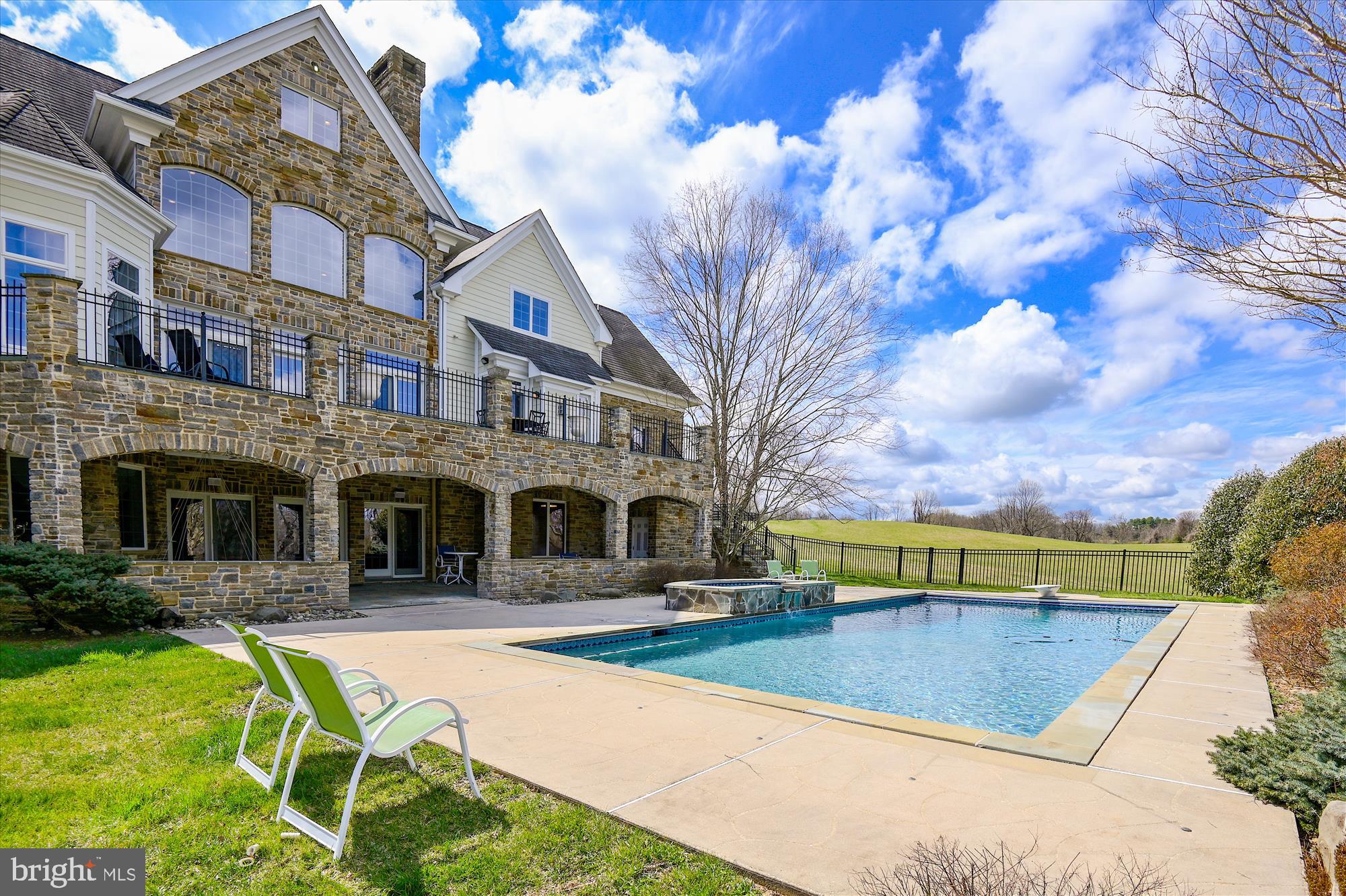 NICHOLSONS MANOR - Residential