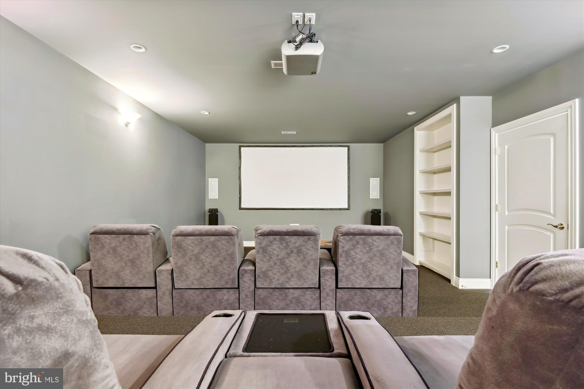 NICHOLSONS MANOR - Residential