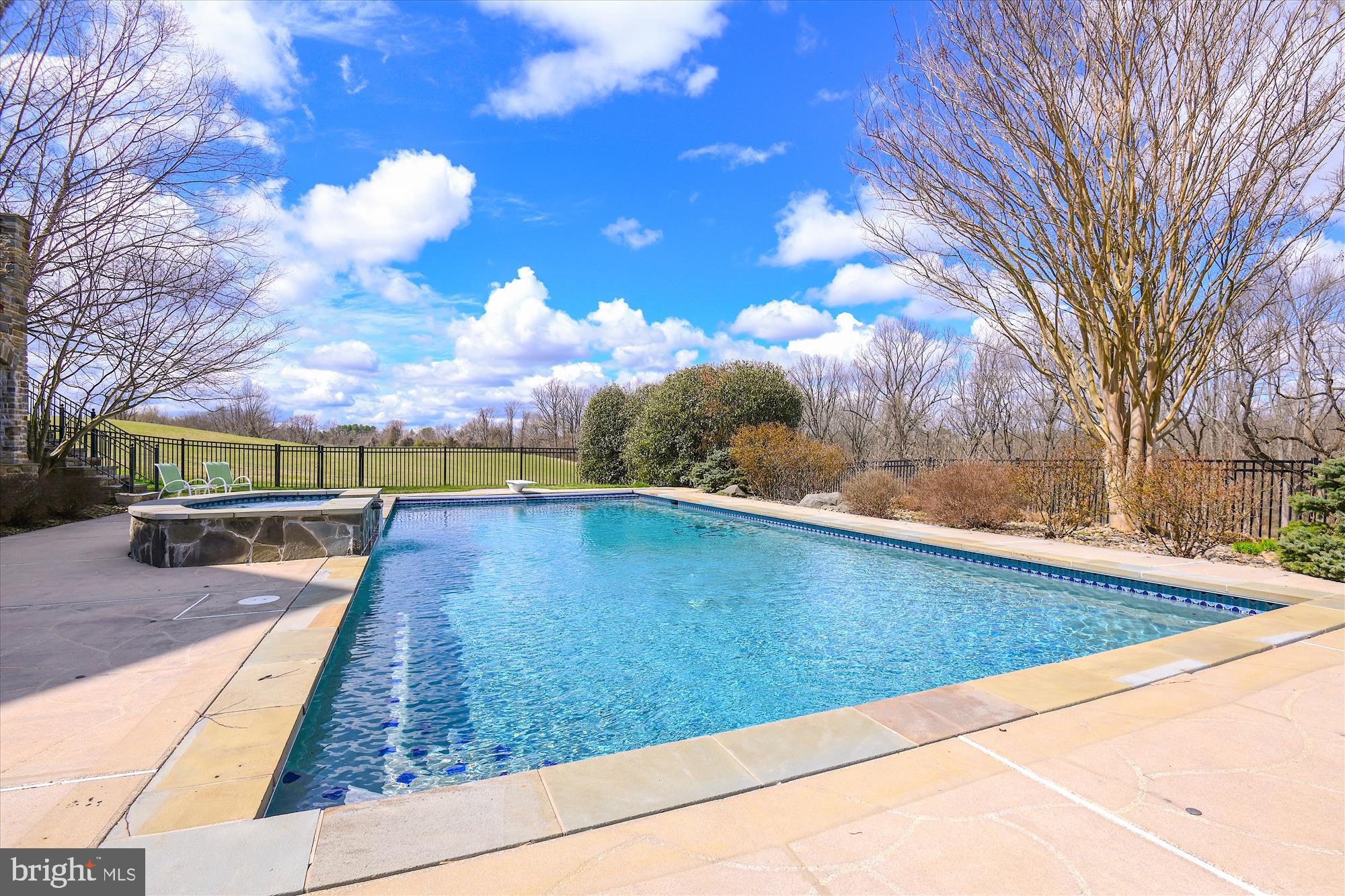 NICHOLSONS MANOR - Residential