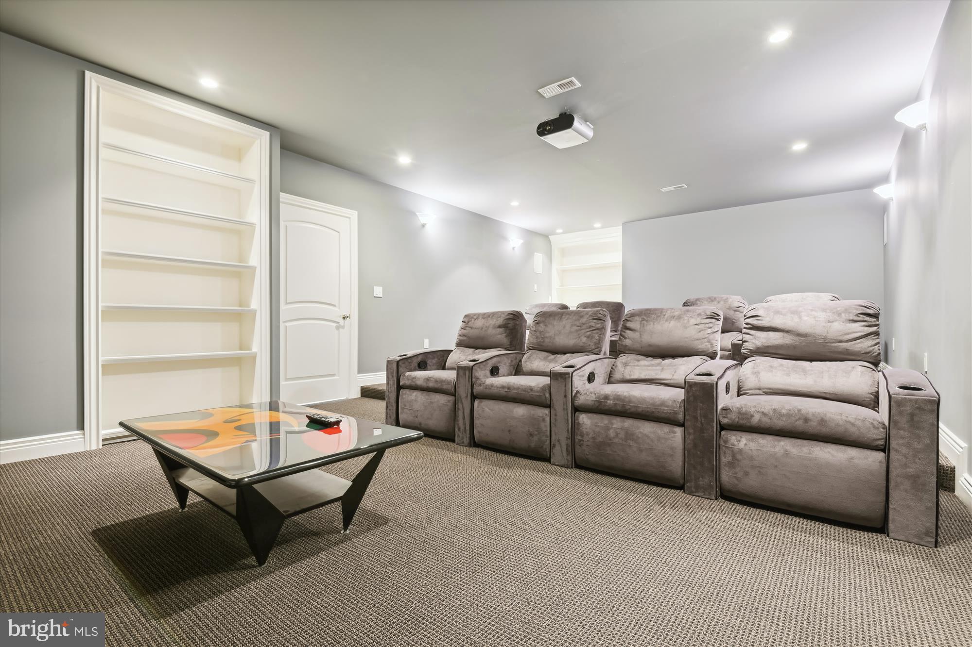 NICHOLSONS MANOR - Residential