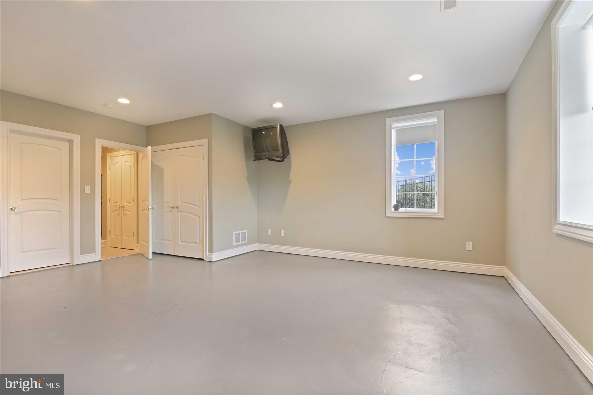 NICHOLSONS MANOR - Residential