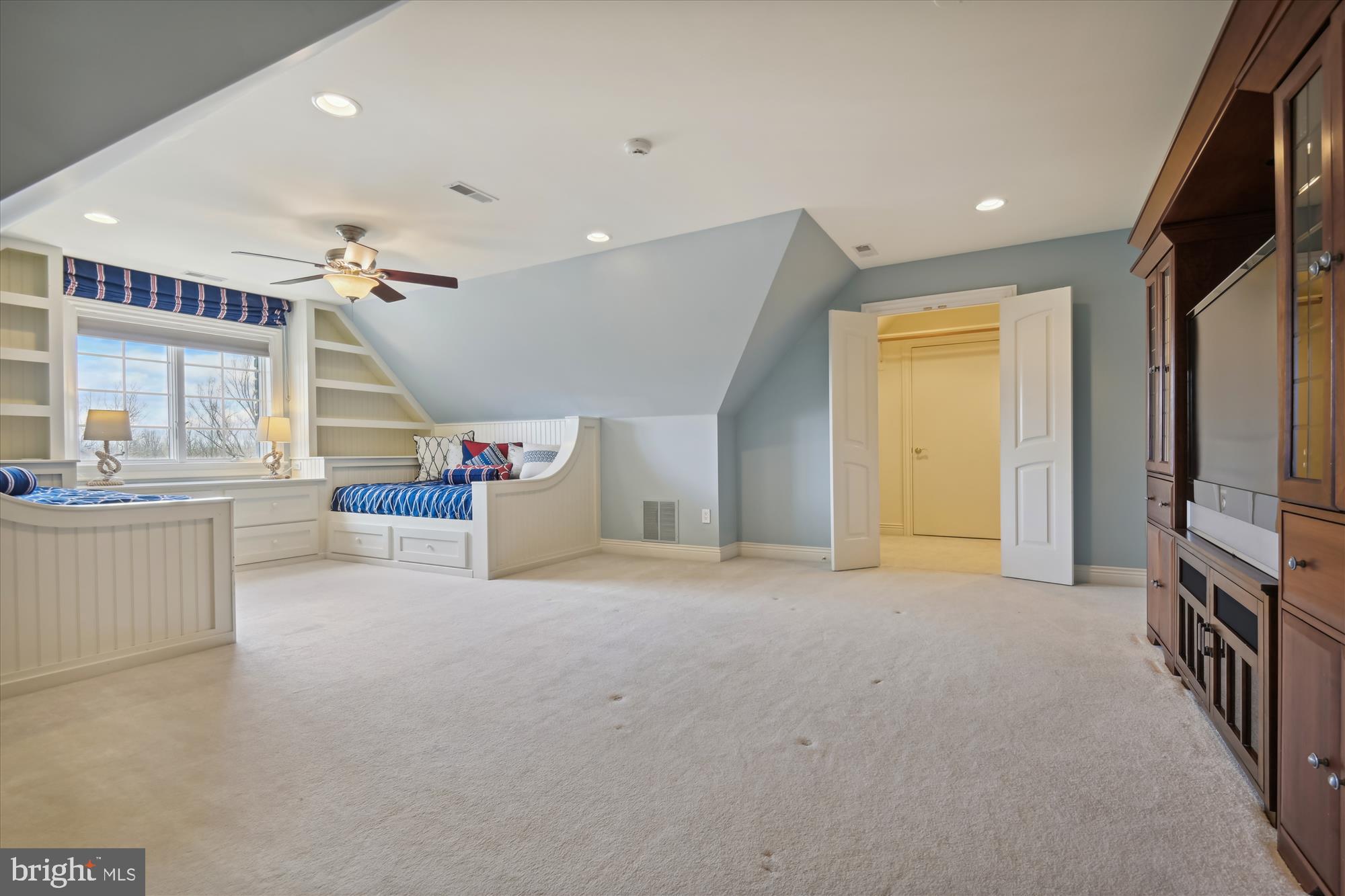 NICHOLSONS MANOR - Residential