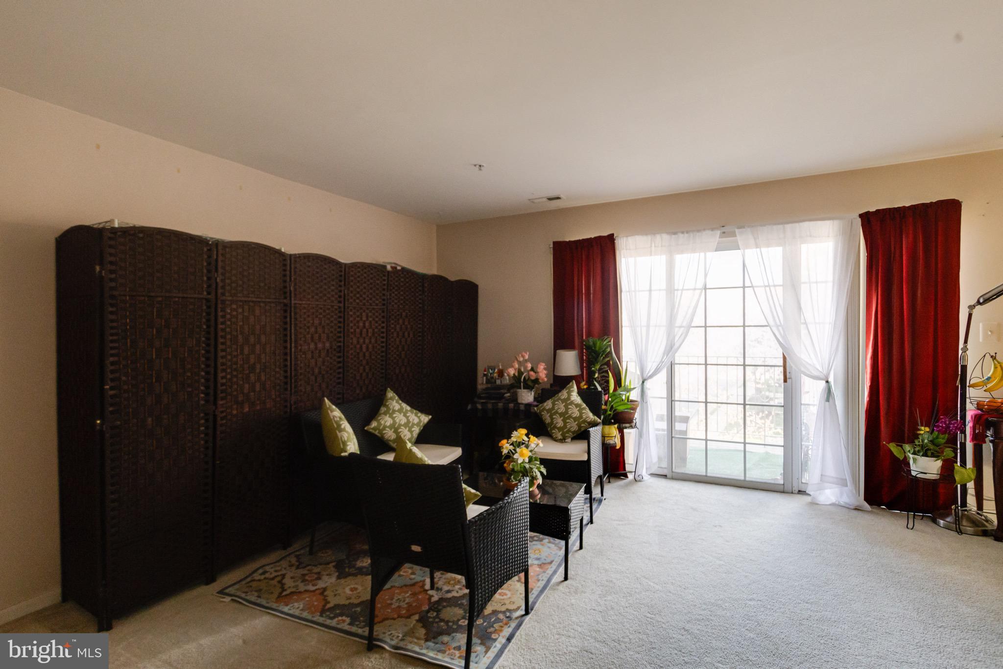 CROMWELL FOUNTAIN - Residential