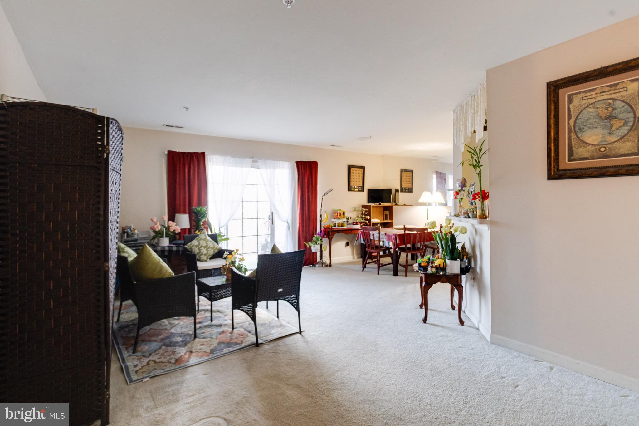 CROMWELL FOUNTAIN - Residential