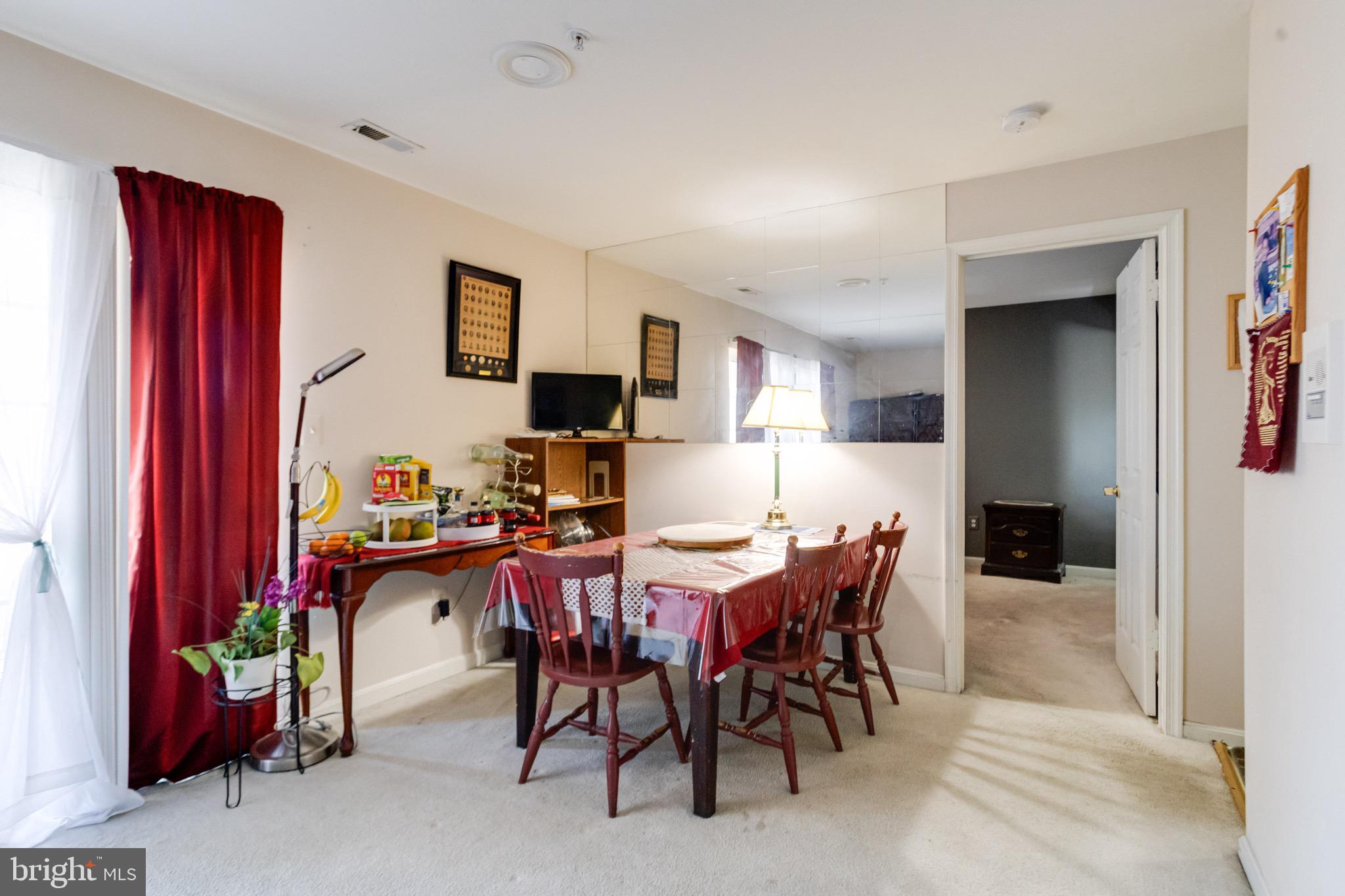 CROMWELL FOUNTAIN - Residential