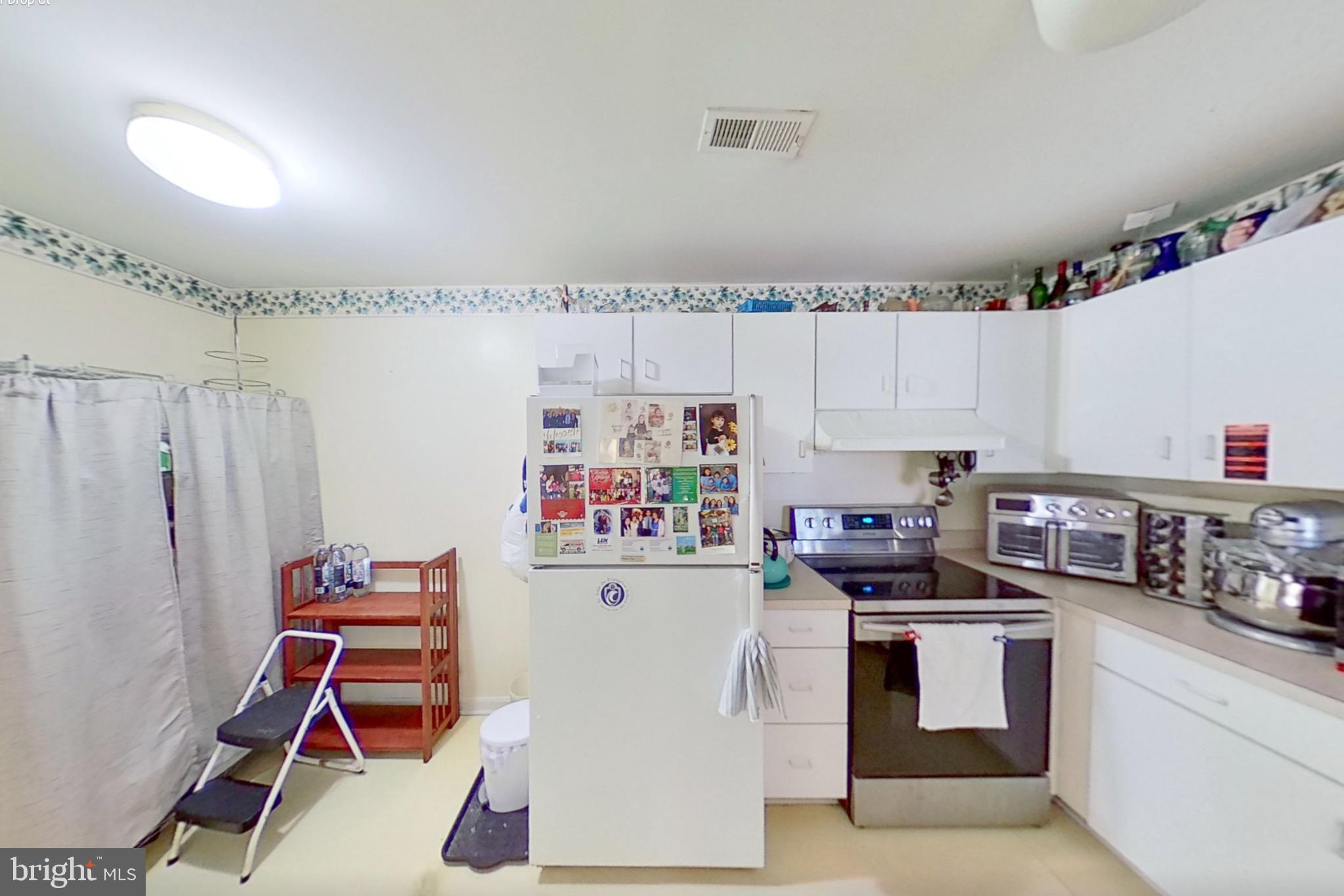 CROMWELL FOUNTAIN - Residential