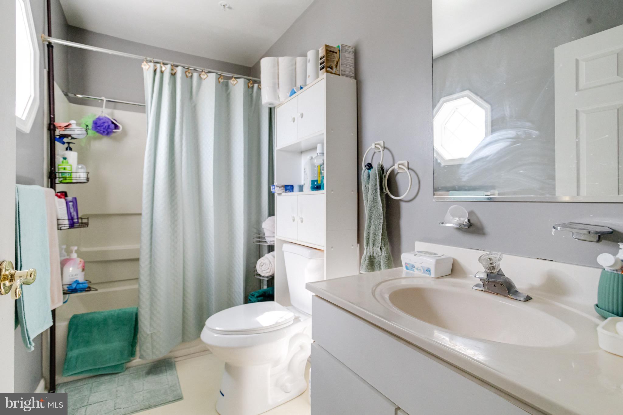 CROMWELL FOUNTAIN - Residential