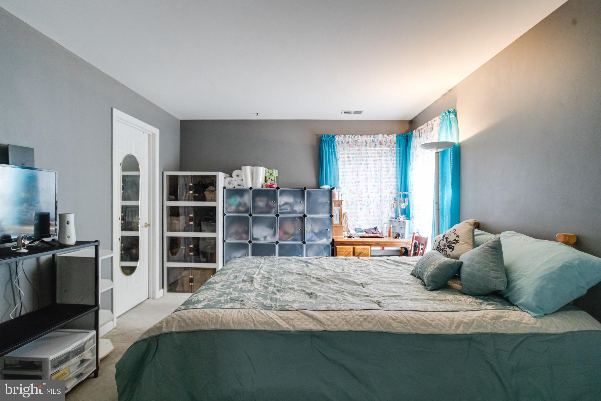 CROMWELL FOUNTAIN - Residential