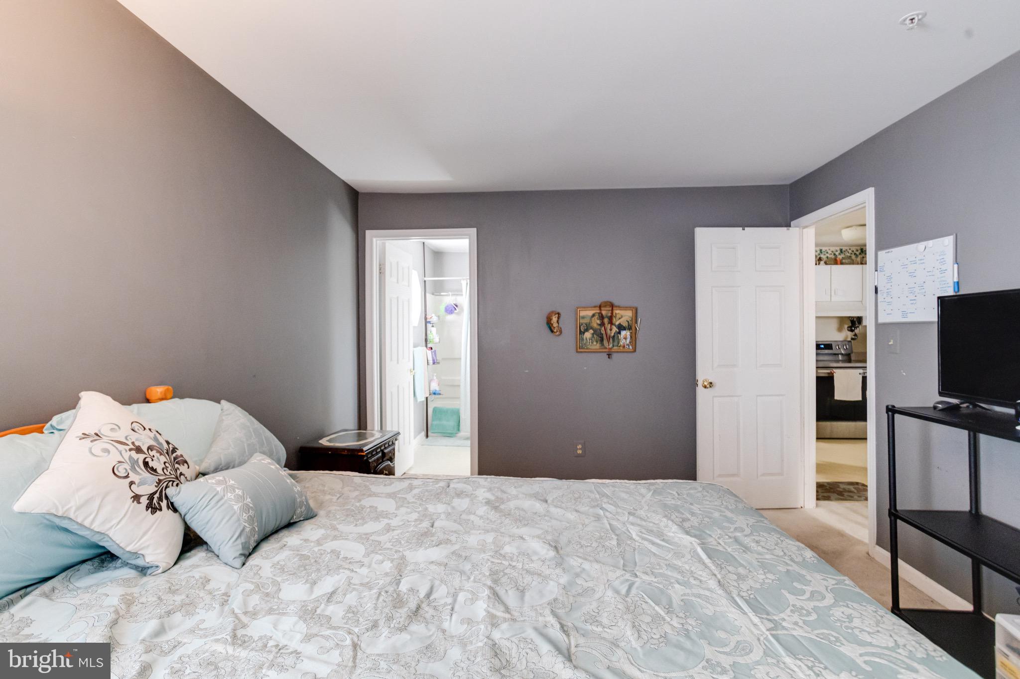 CROMWELL FOUNTAIN - Residential