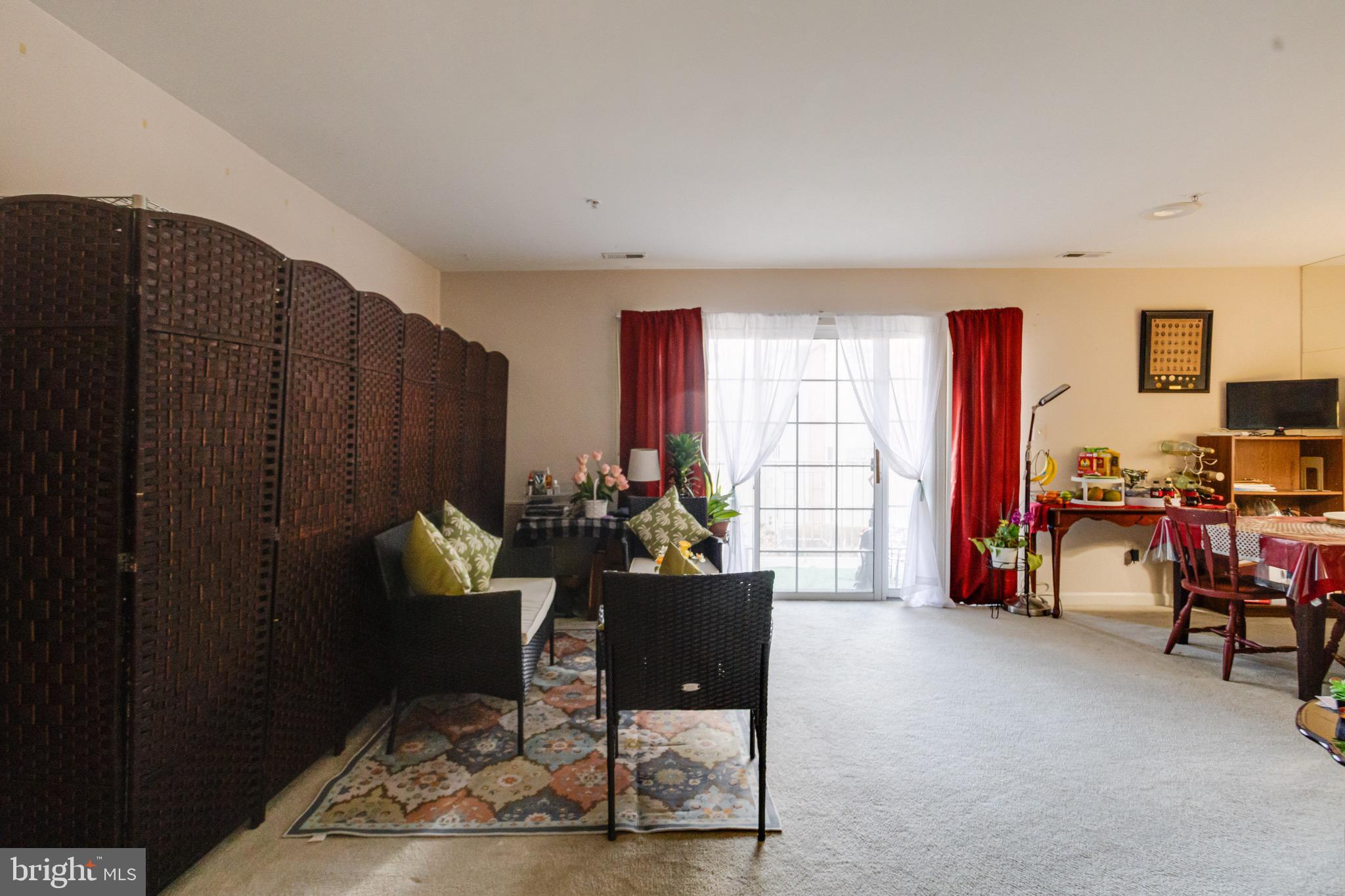 CROMWELL FOUNTAIN - Residential