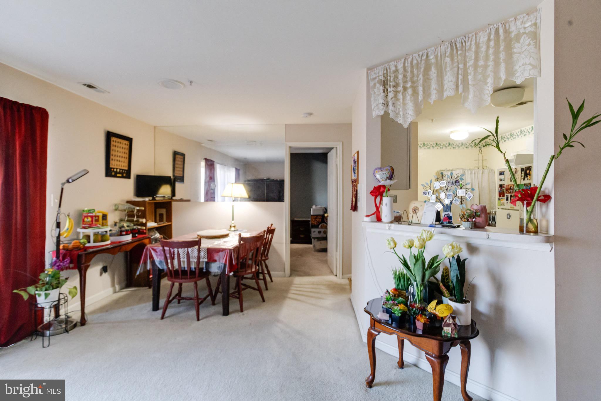 CROMWELL FOUNTAIN - Residential