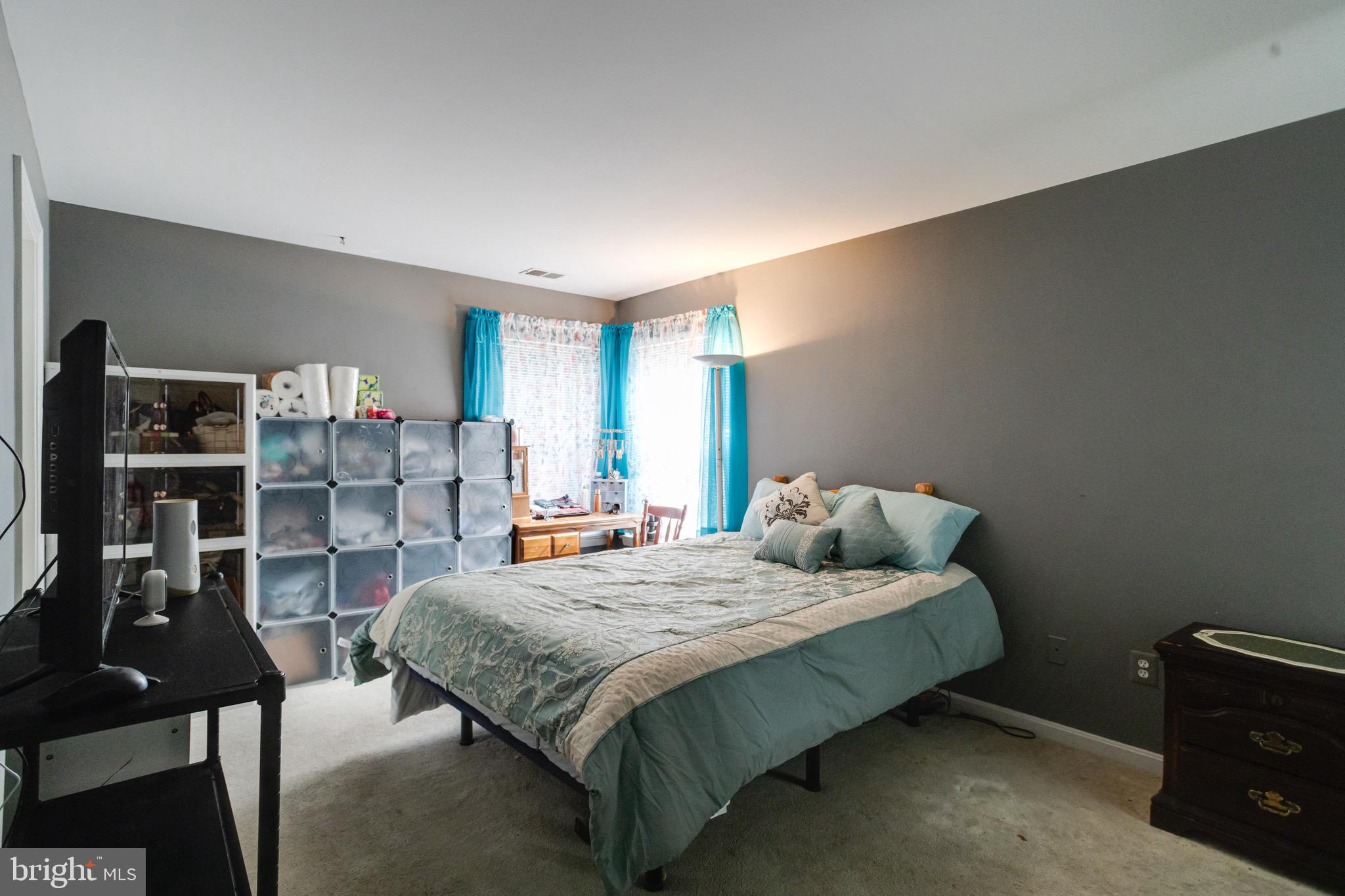 CROMWELL FOUNTAIN - Residential