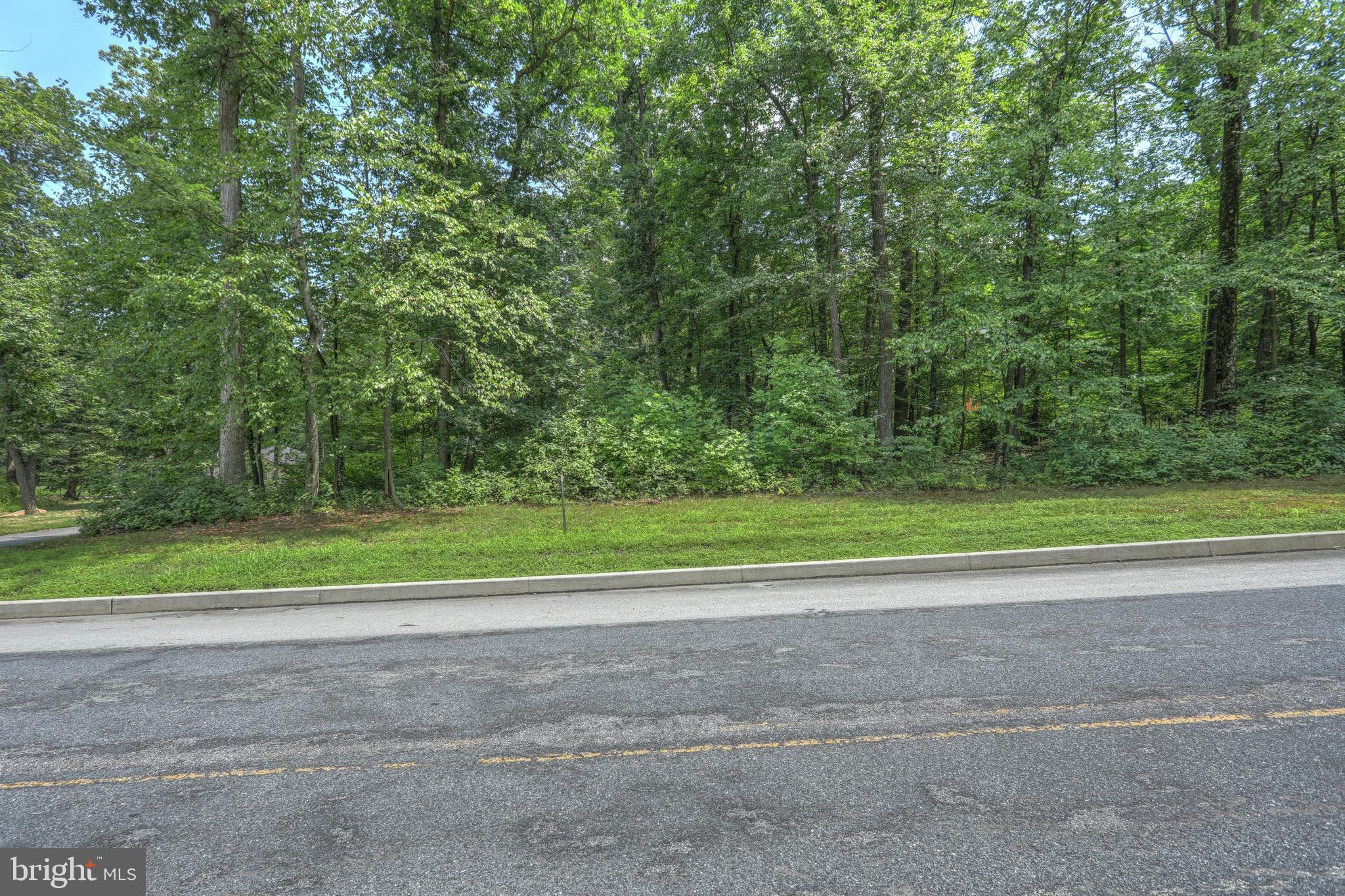 HERITAGE WOODS - Land