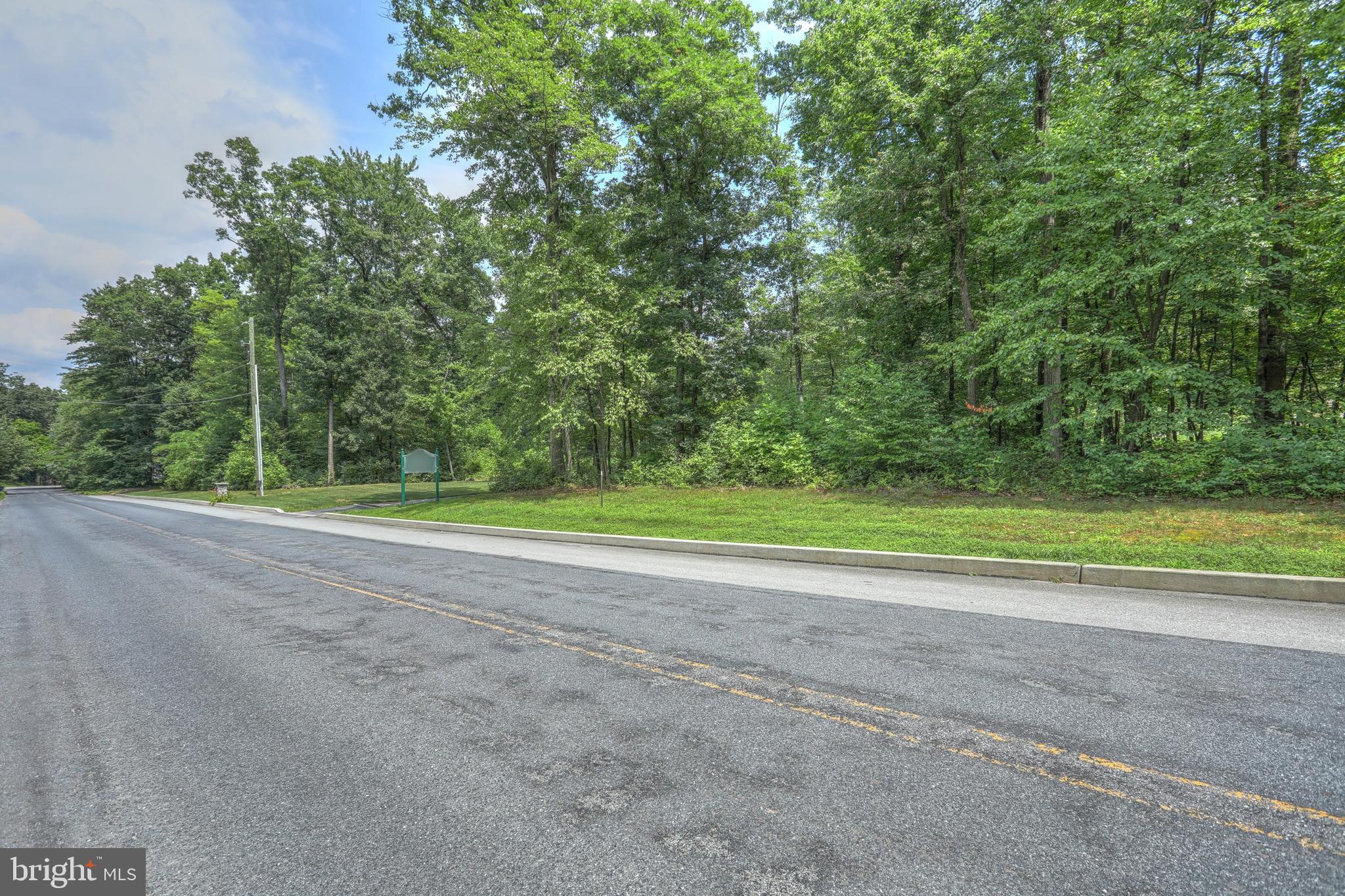 HERITAGE WOODS - Land