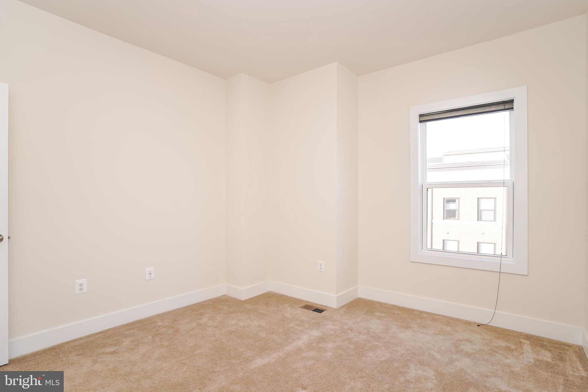 ONE LOUDOUN - Residential