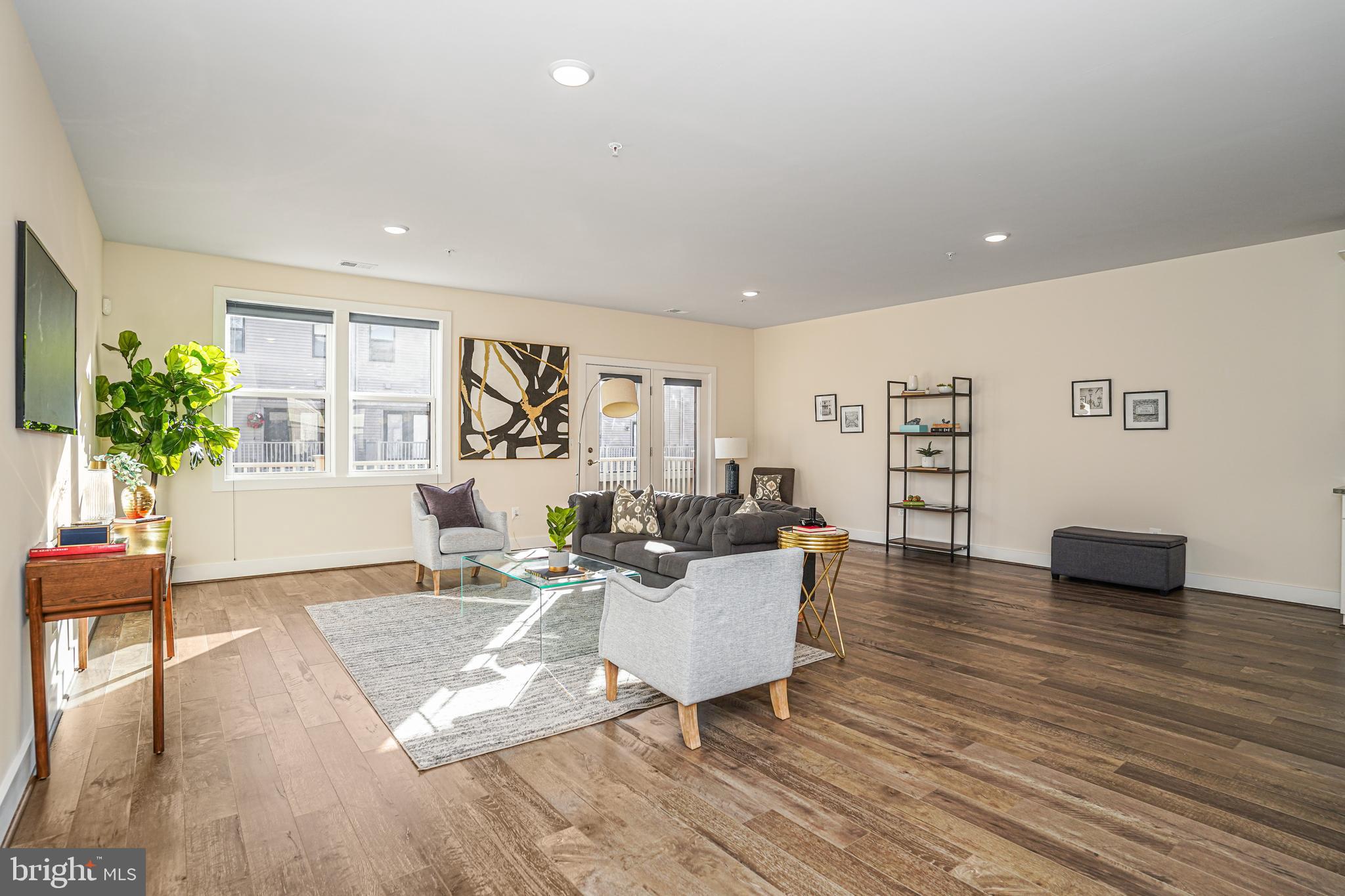 ONE LOUDOUN - Residential