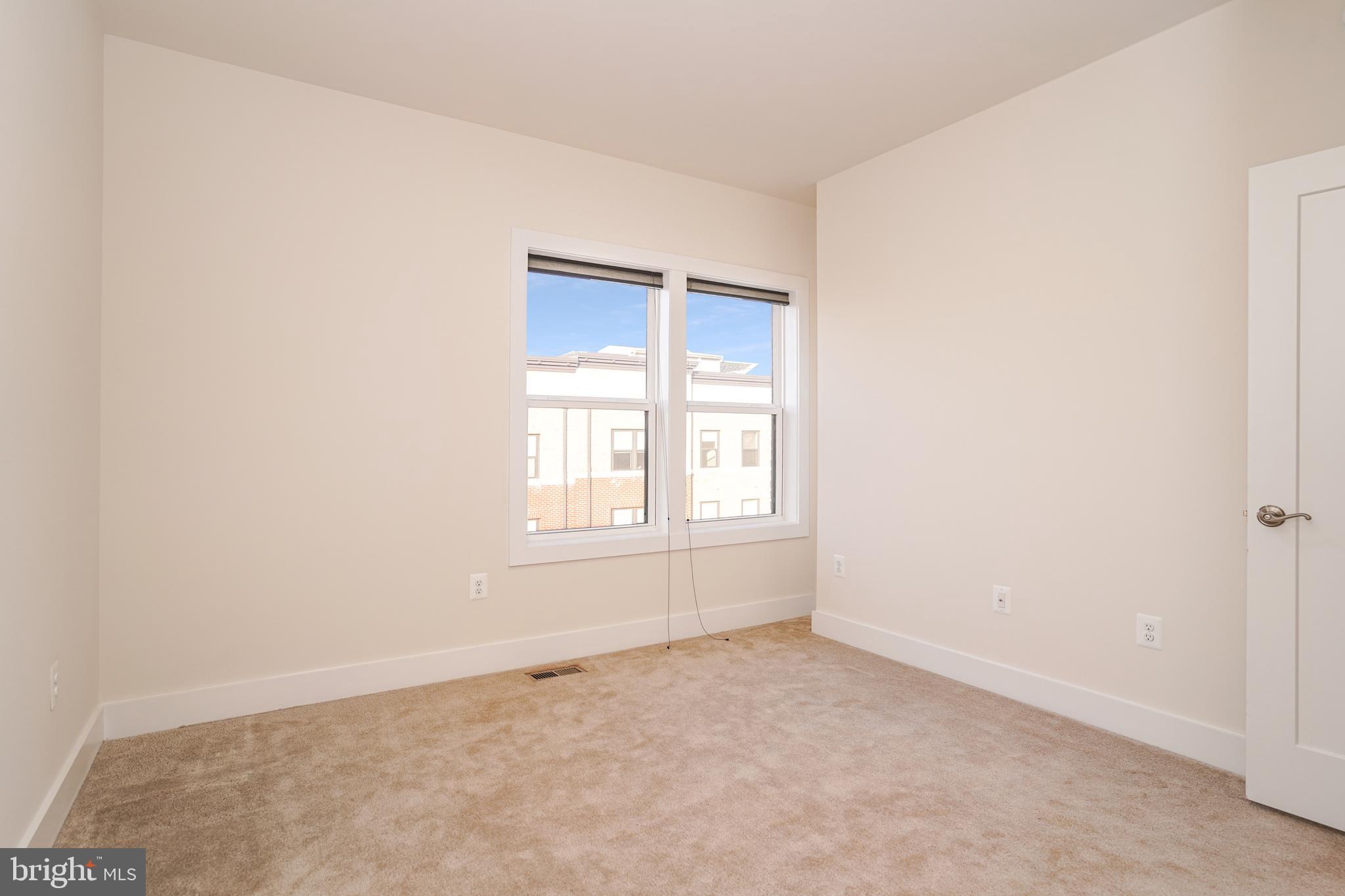 ONE LOUDOUN - Residential