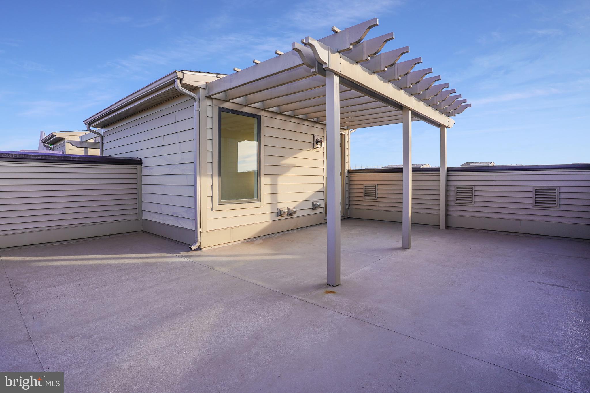 ONE LOUDOUN - Residential