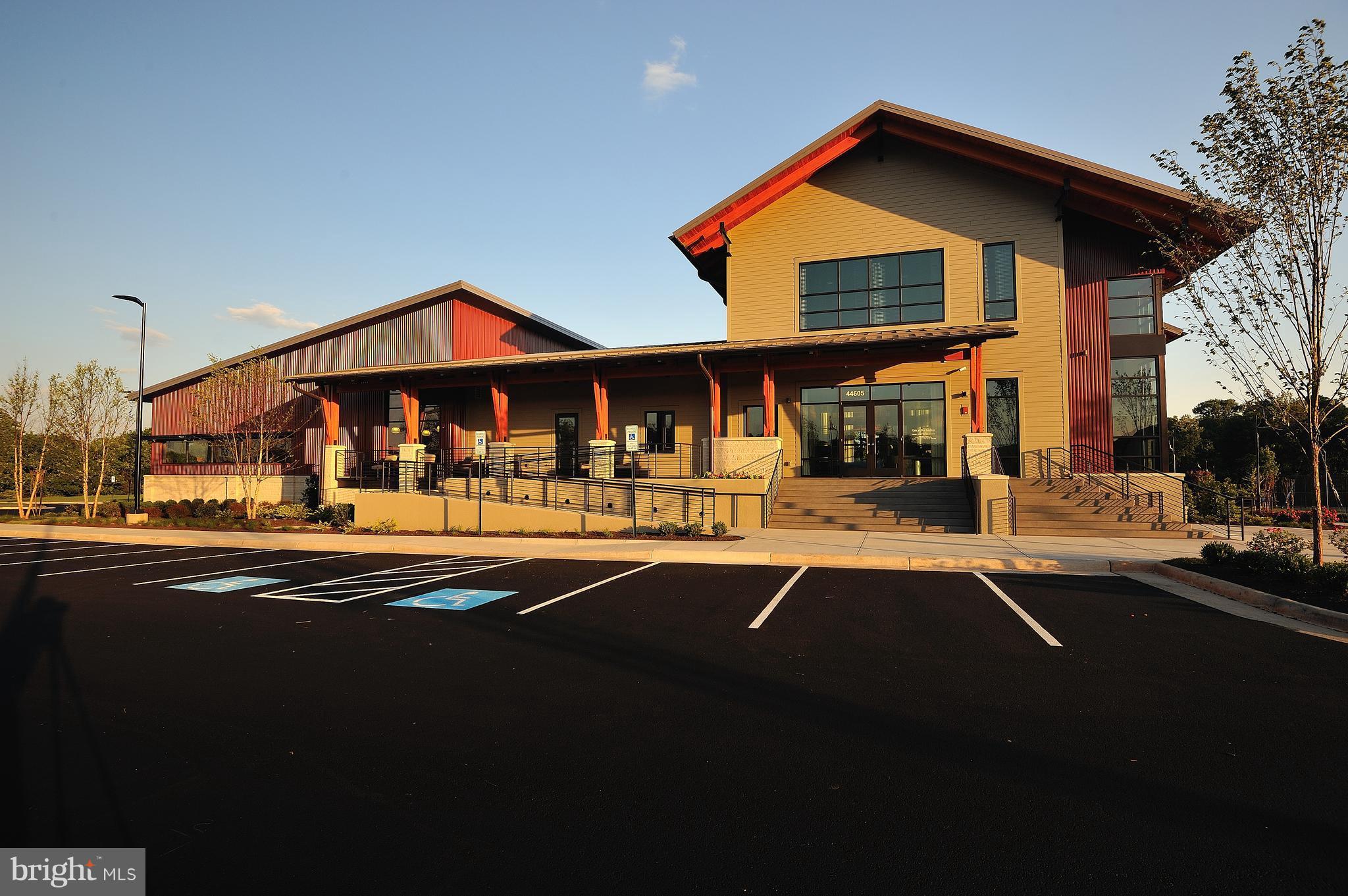 ONE LOUDOUN - Residential