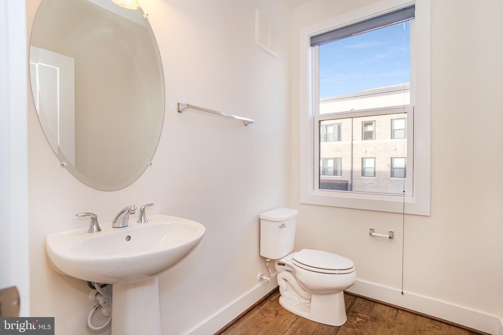 ONE LOUDOUN - Residential