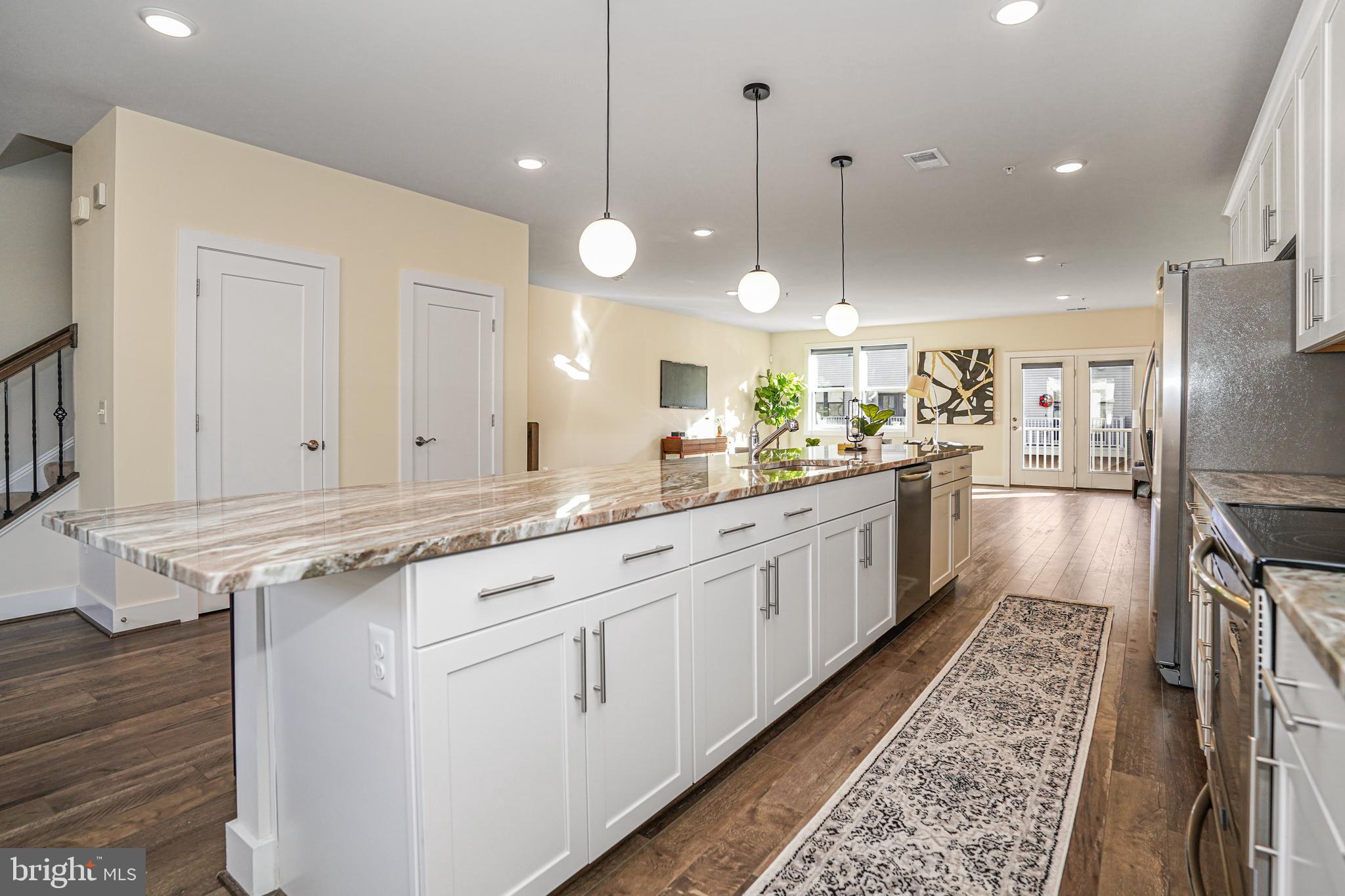 ONE LOUDOUN - Residential