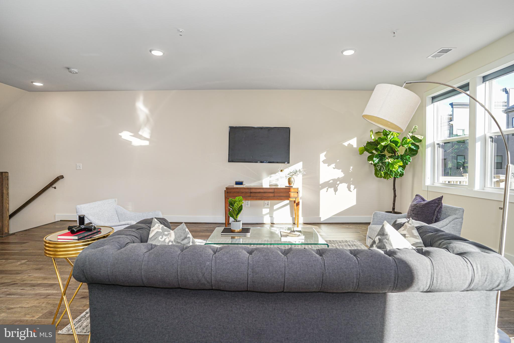 ONE LOUDOUN - Residential