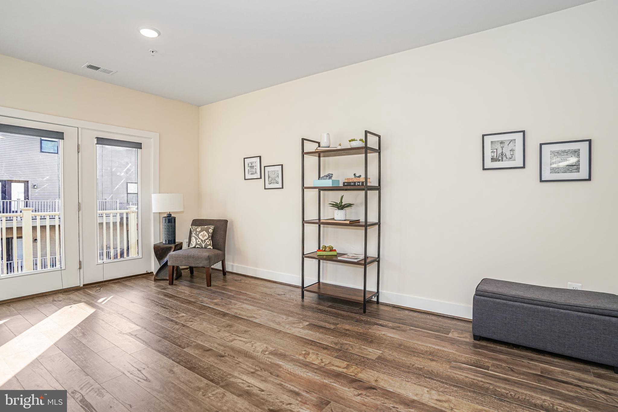 ONE LOUDOUN - Residential