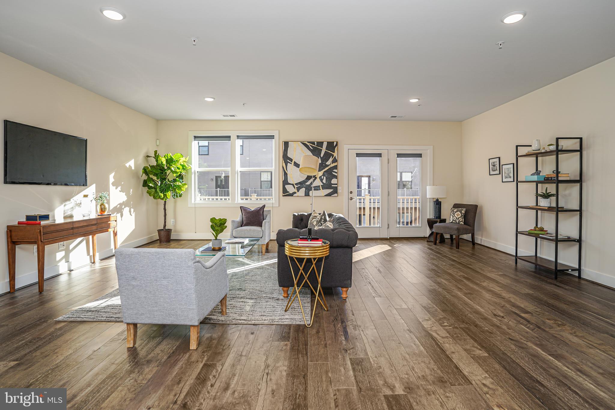 ONE LOUDOUN - Residential