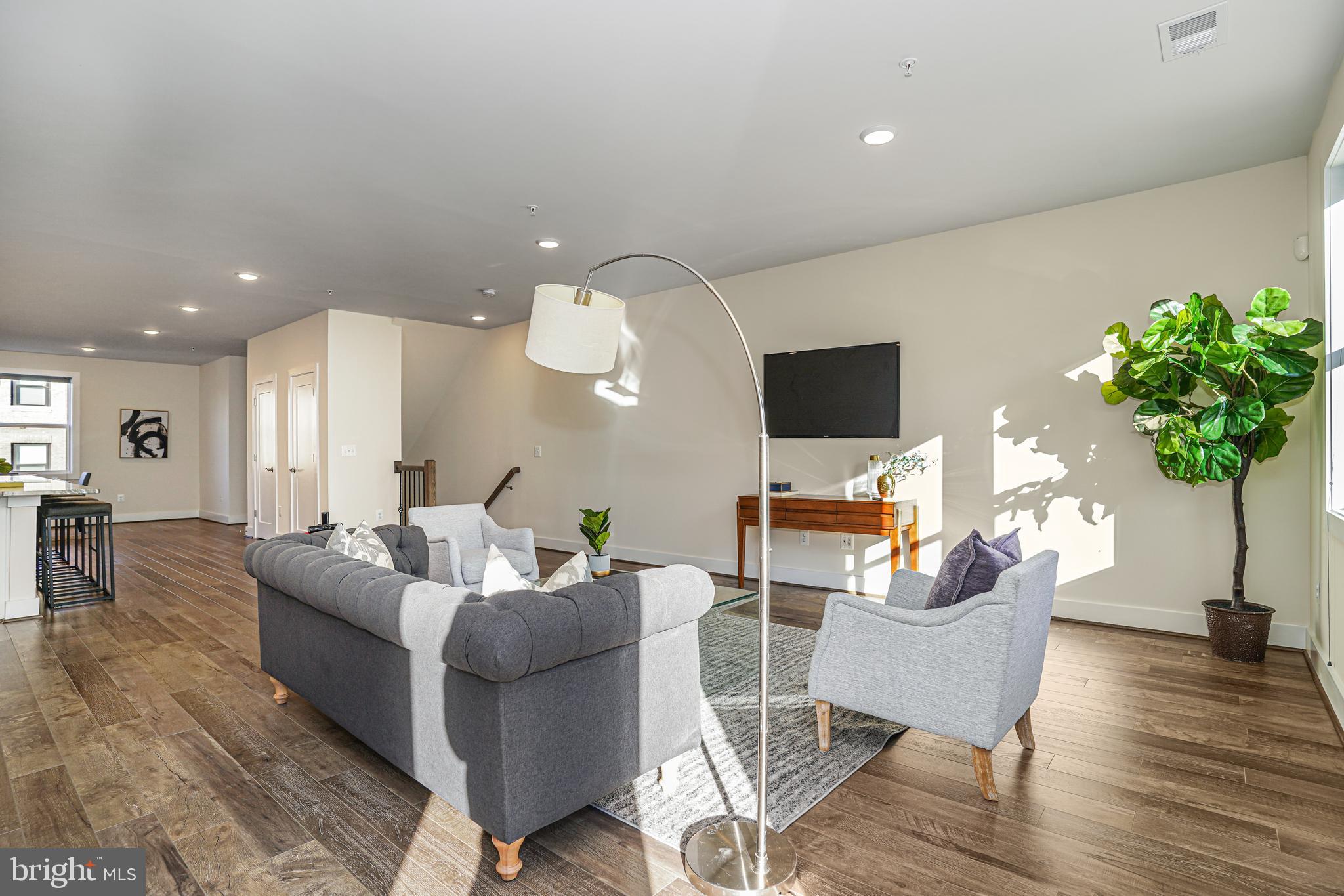 ONE LOUDOUN - Residential