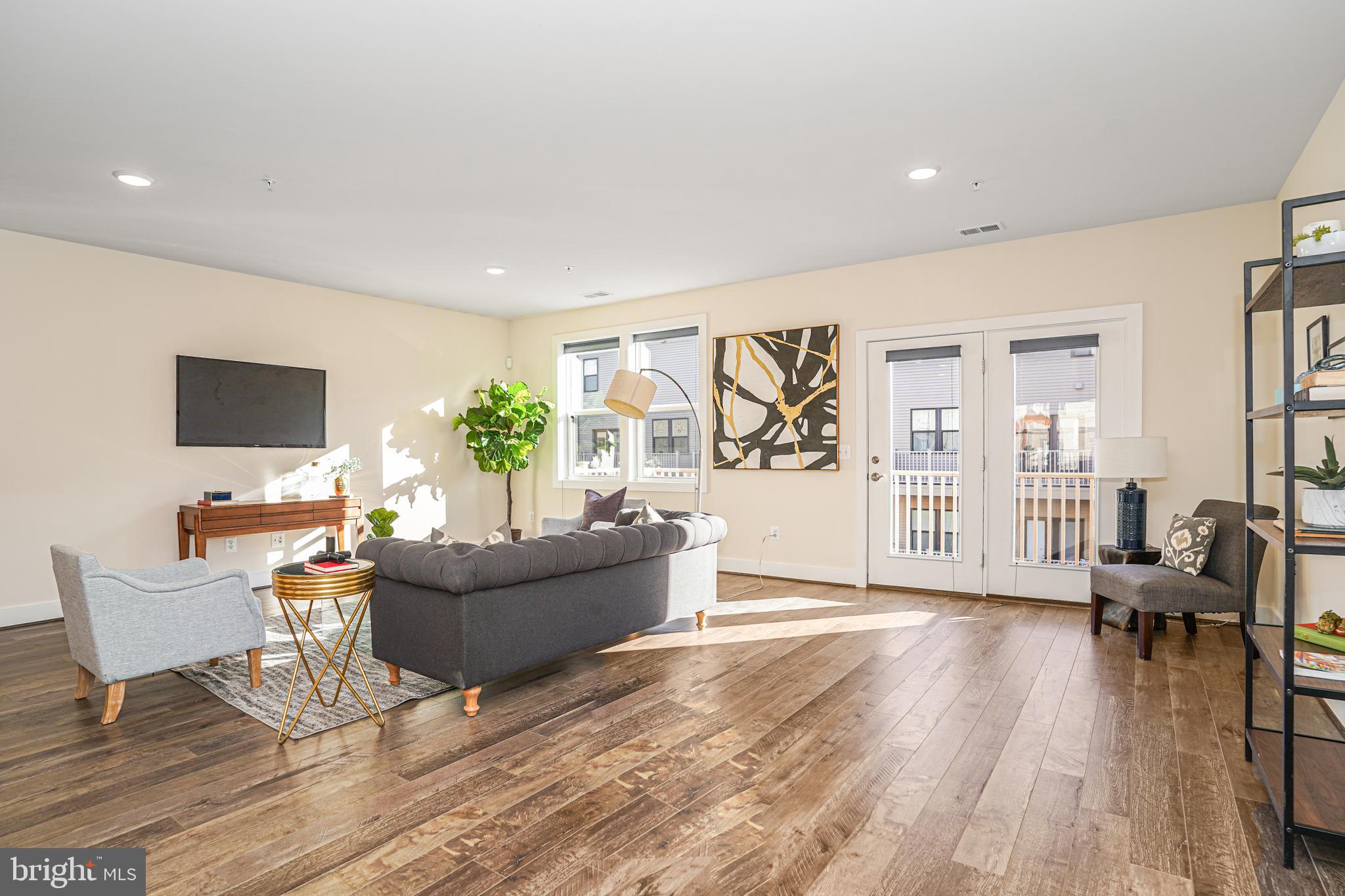 ONE LOUDOUN - Residential