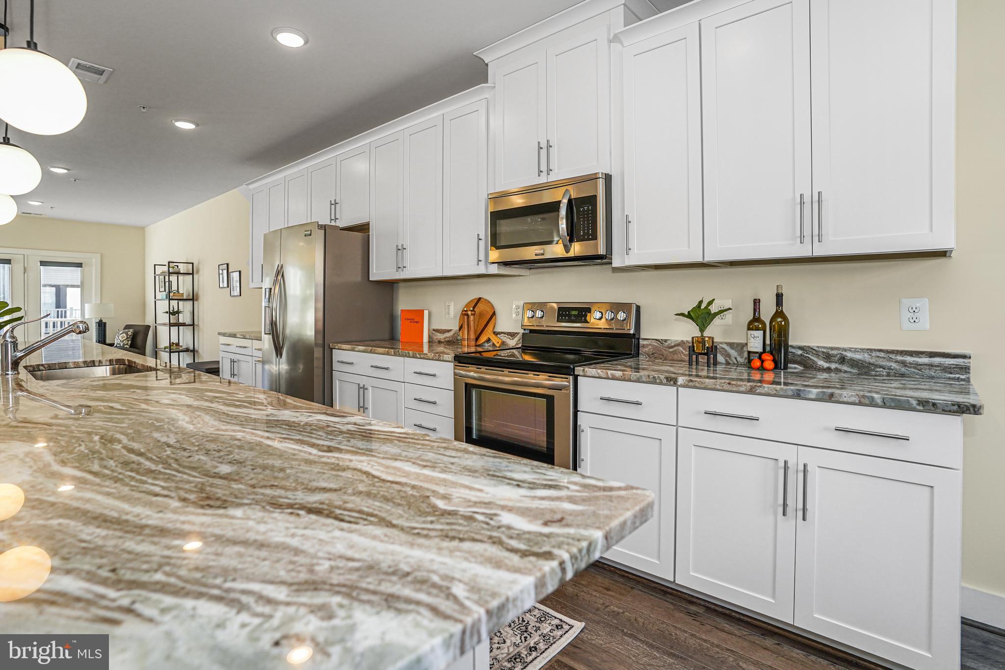 ONE LOUDOUN - Residential