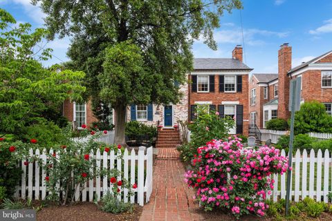 Photo of 411 Franklin Street, ALEXANDRIA, VA 22314 (MLS # VAAX2060110)
