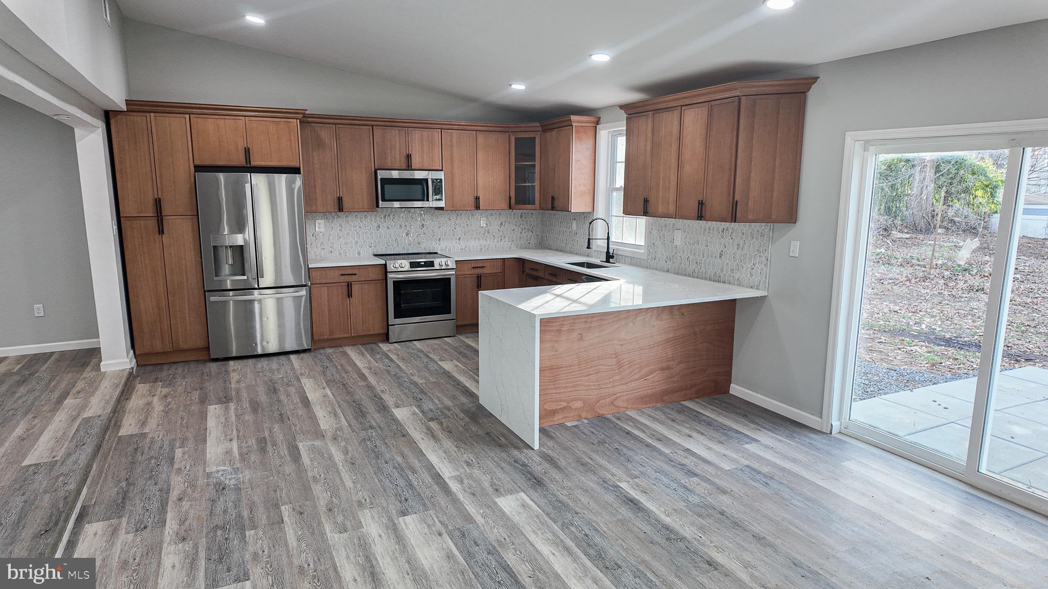 ACADEMY GARDENS - Residential